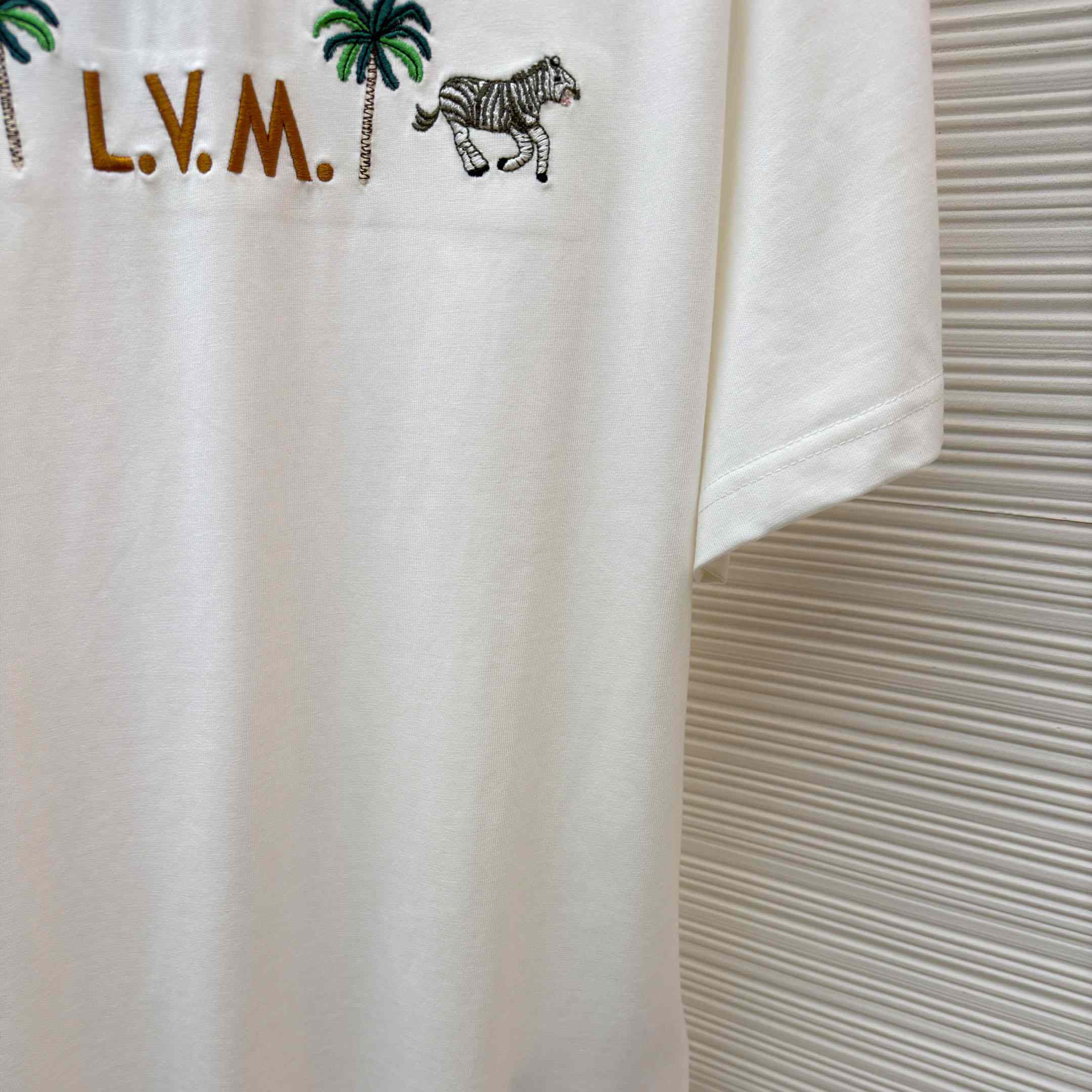 Louis Vuitton x The Darjeeling Limited Embroidered Short-Sleeved Crewneck 1AJVQO - DesignerGu