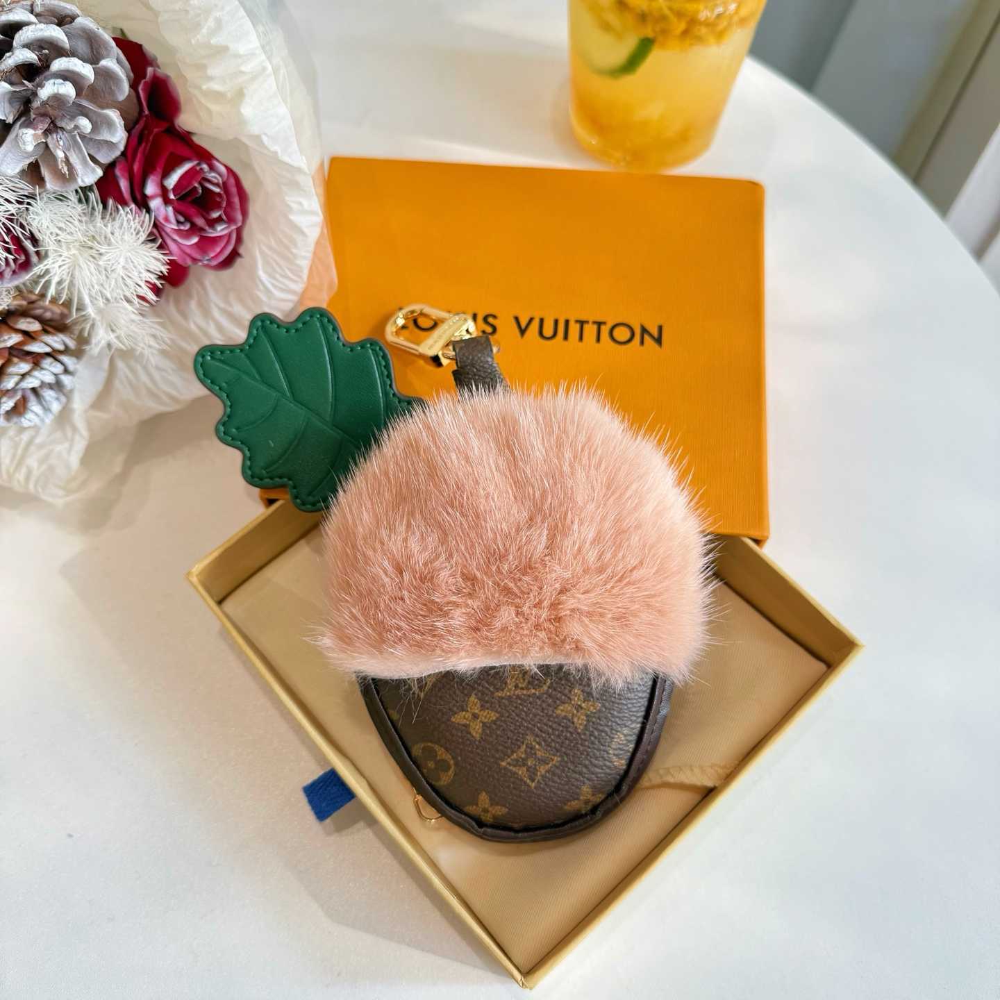Louis Vuitton LV Acorn Pouch S00 - DesignerGu