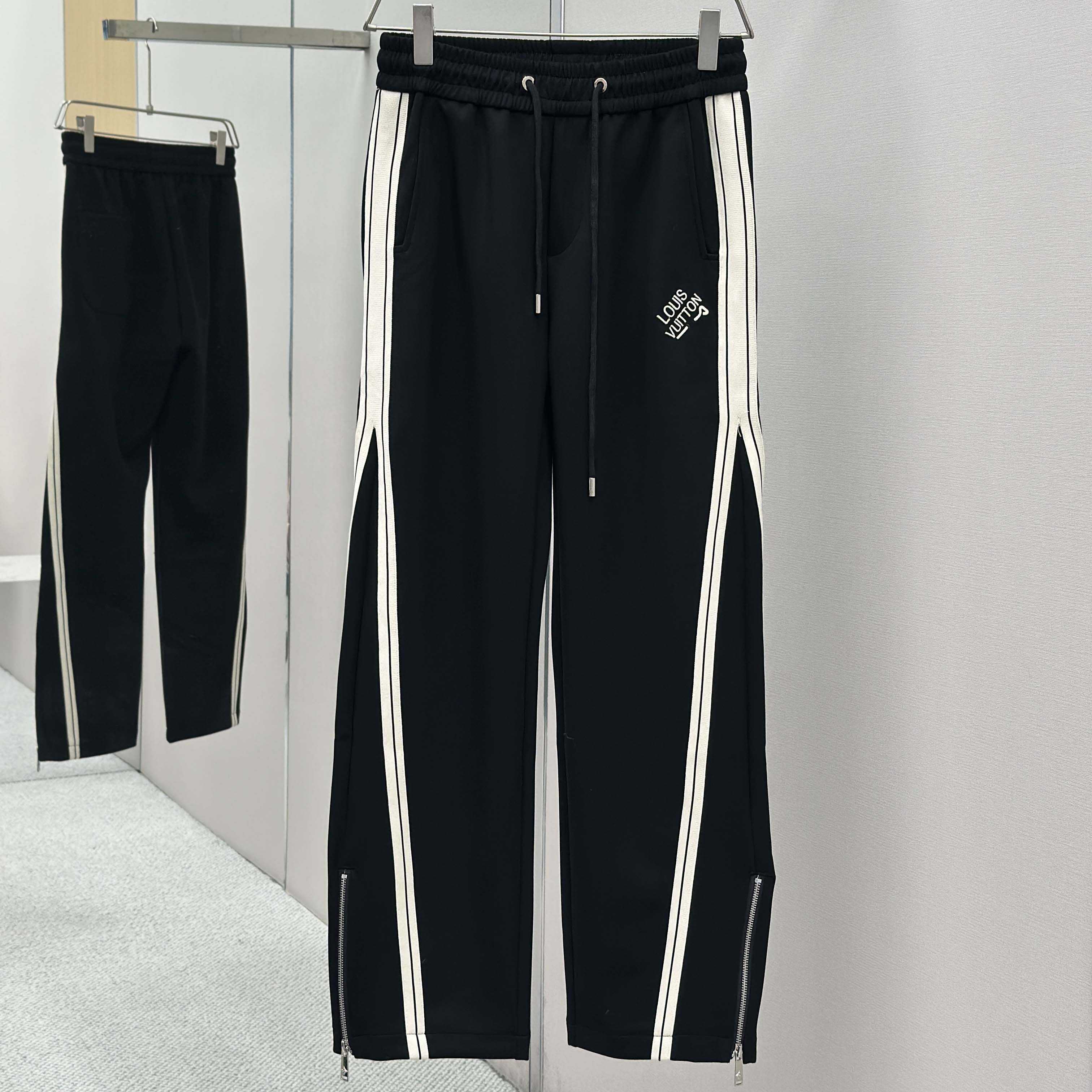 Louis Vuitton Trousers In Cotton  - DesignerGu