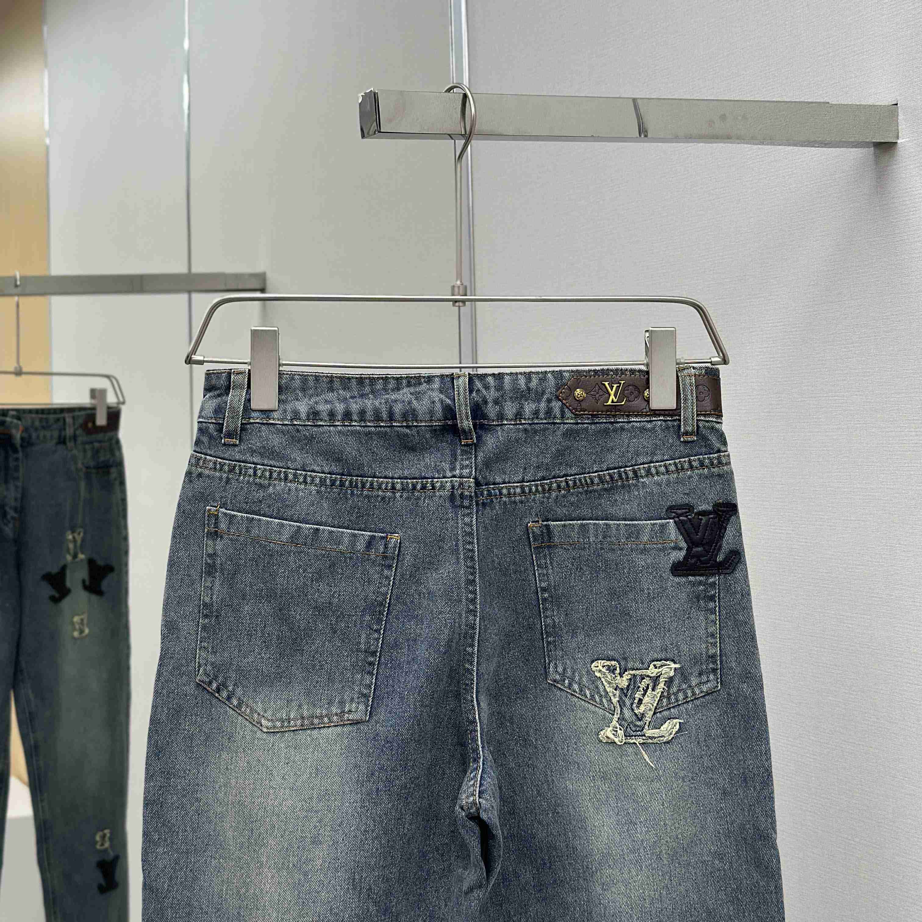 Louis Vuitton Jeans - DesignerGu