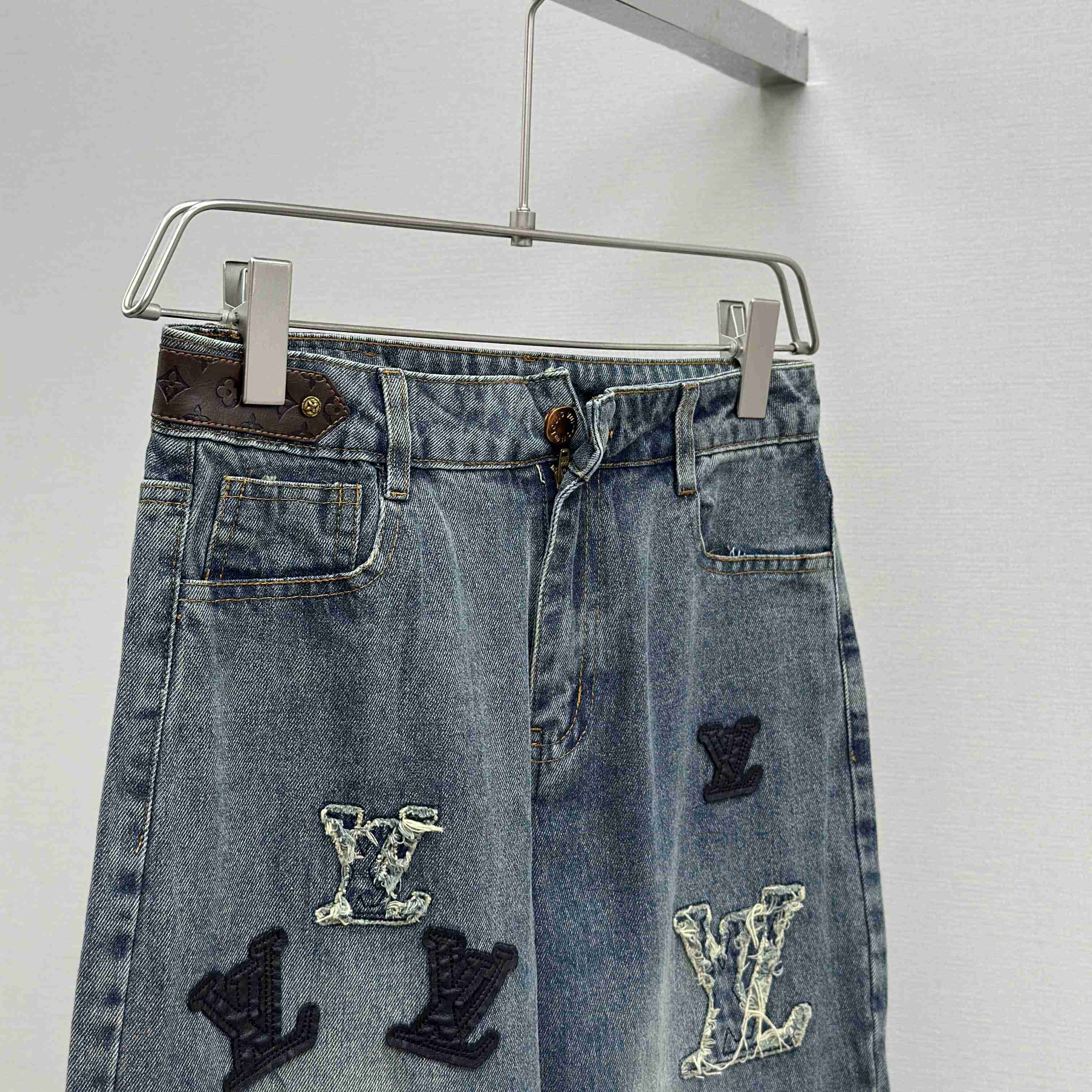 Louis Vuitton Jeans - DesignerGu