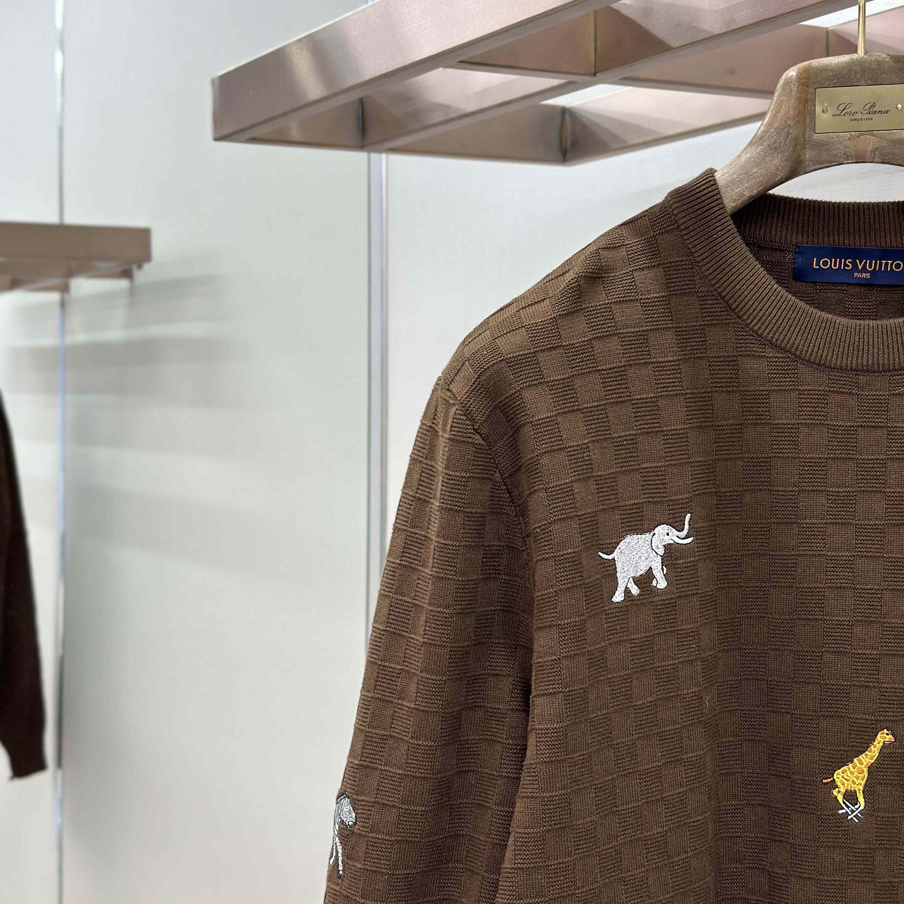 Louis Vuitton LV x The The Darjeeling Limited Embroidered Long-Sleeved Crewneck    1AJTYG - DesignerGu