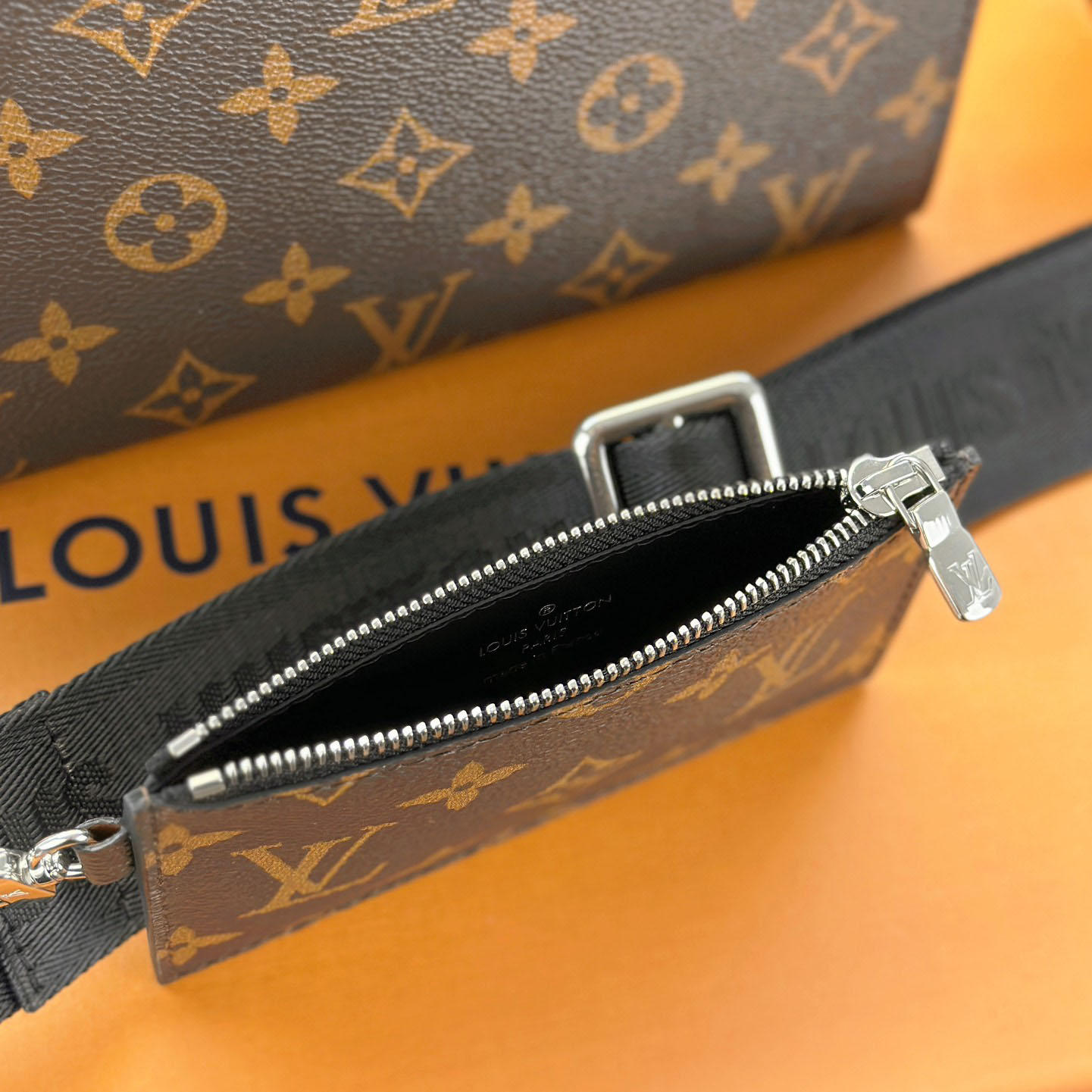 Louis Vuitton Gaston Wearable Wallet M14036 - DesignerGu