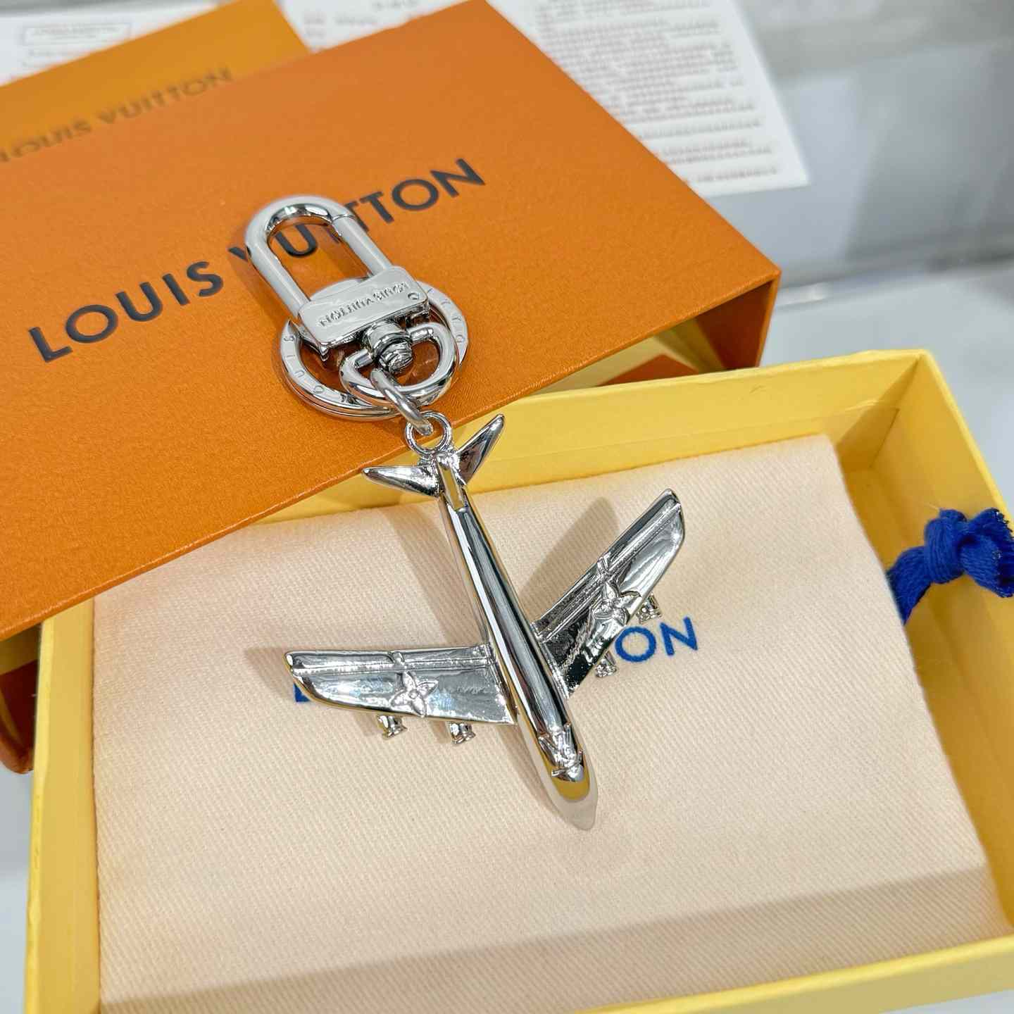 Louis Vuitton LV Plane Key Holder and Bag Charm S00 - DesignerGu