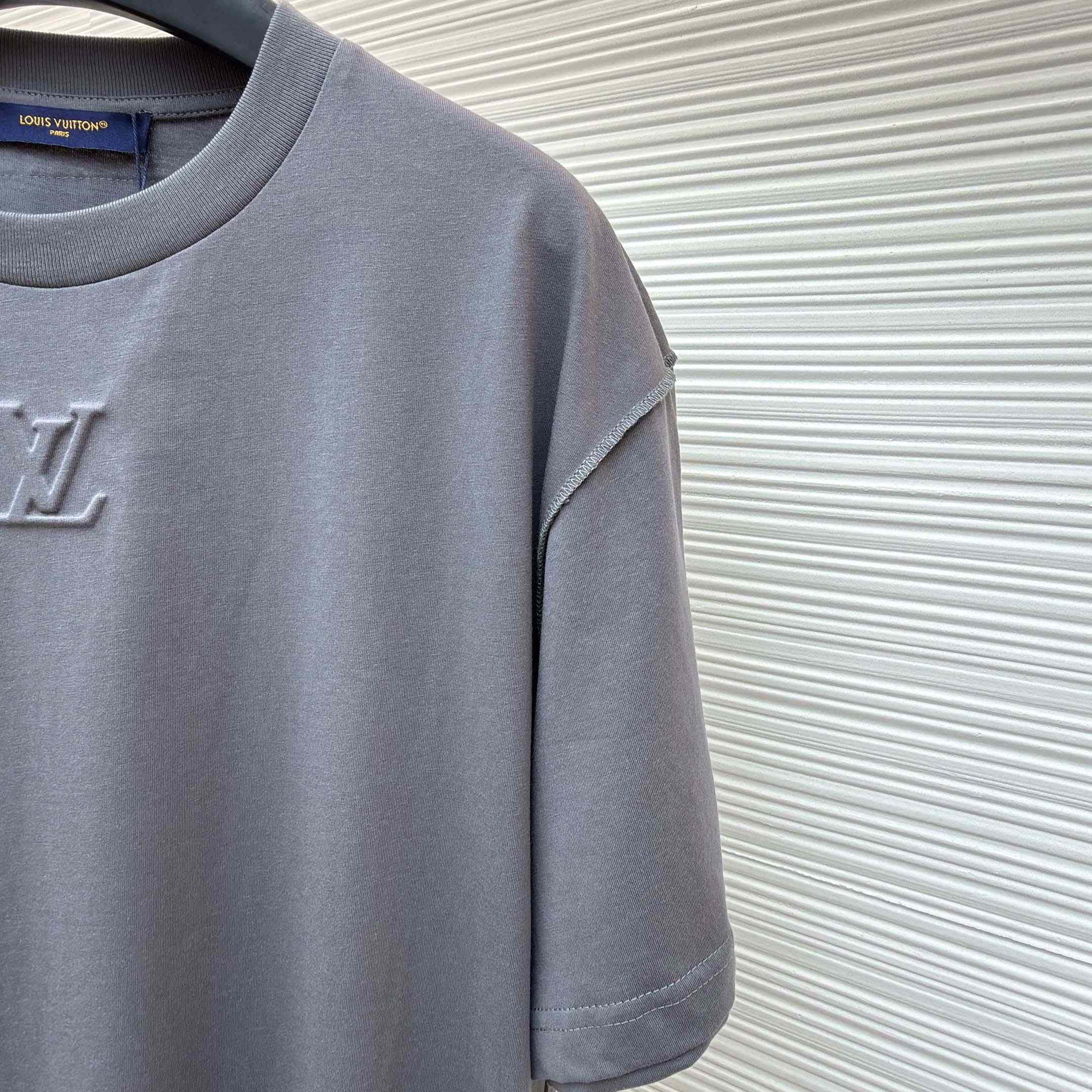 Louis Vuitton Embossed LV T-Shirt   1AGIJ2 - DesignerGu