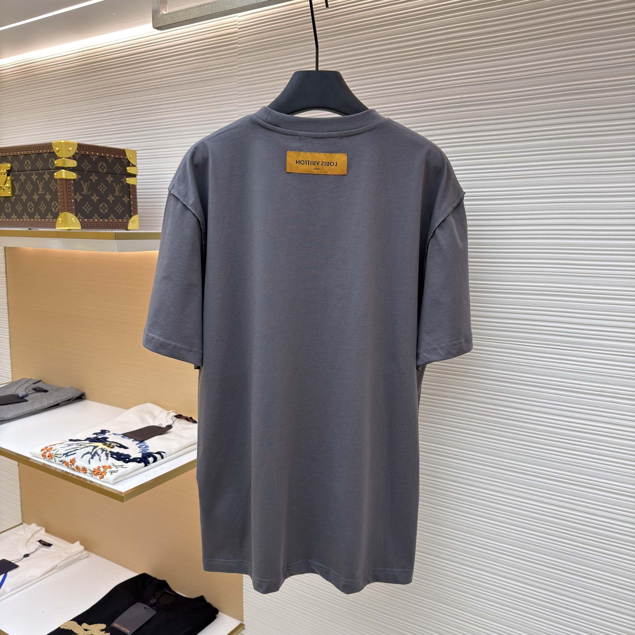 Louis Vuitton Embossed LV T-Shirt   1AGIJ2 - DesignerGu