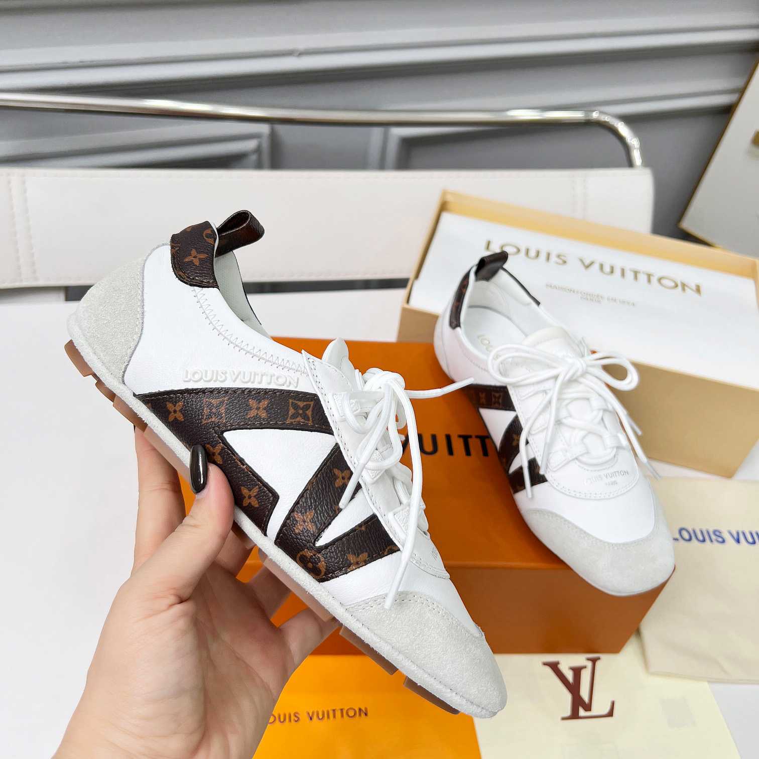 Louis Vuitton Sneakerina 1AHNC6 - DesignerGu