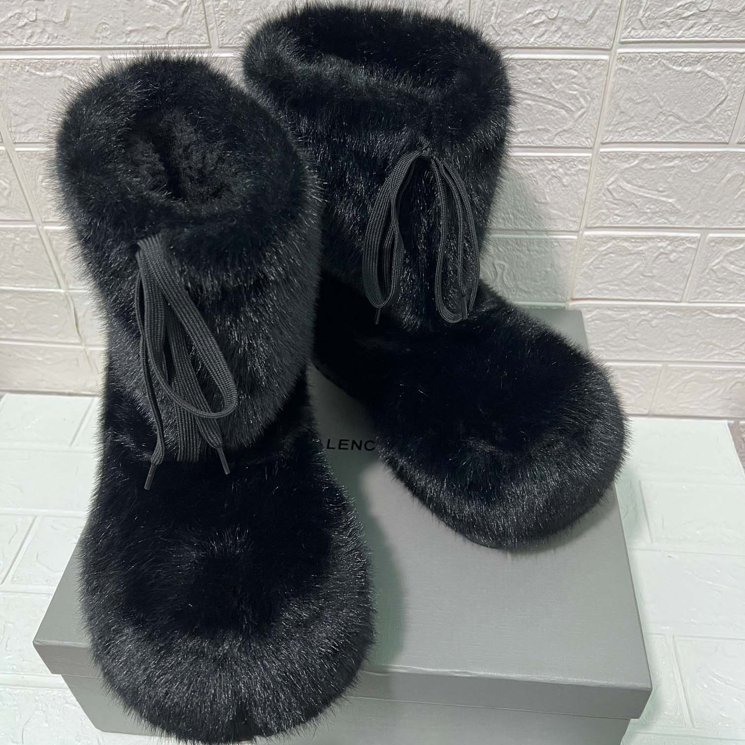 Balenciaga Alaska Low Boot In Black Synthetic Material - DesignerGu