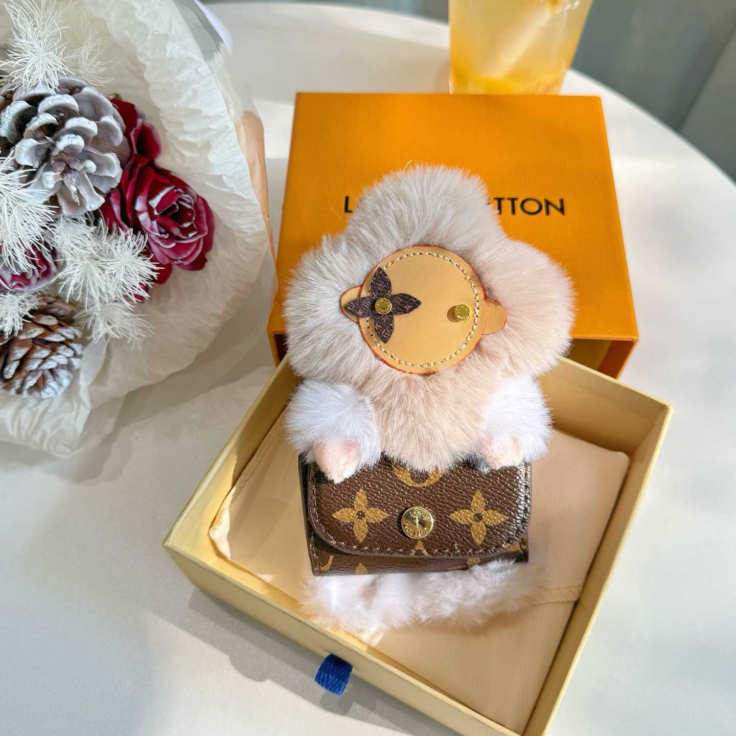 Louis Vuitton Vivienne Bag Charm S00 - DesignerGu