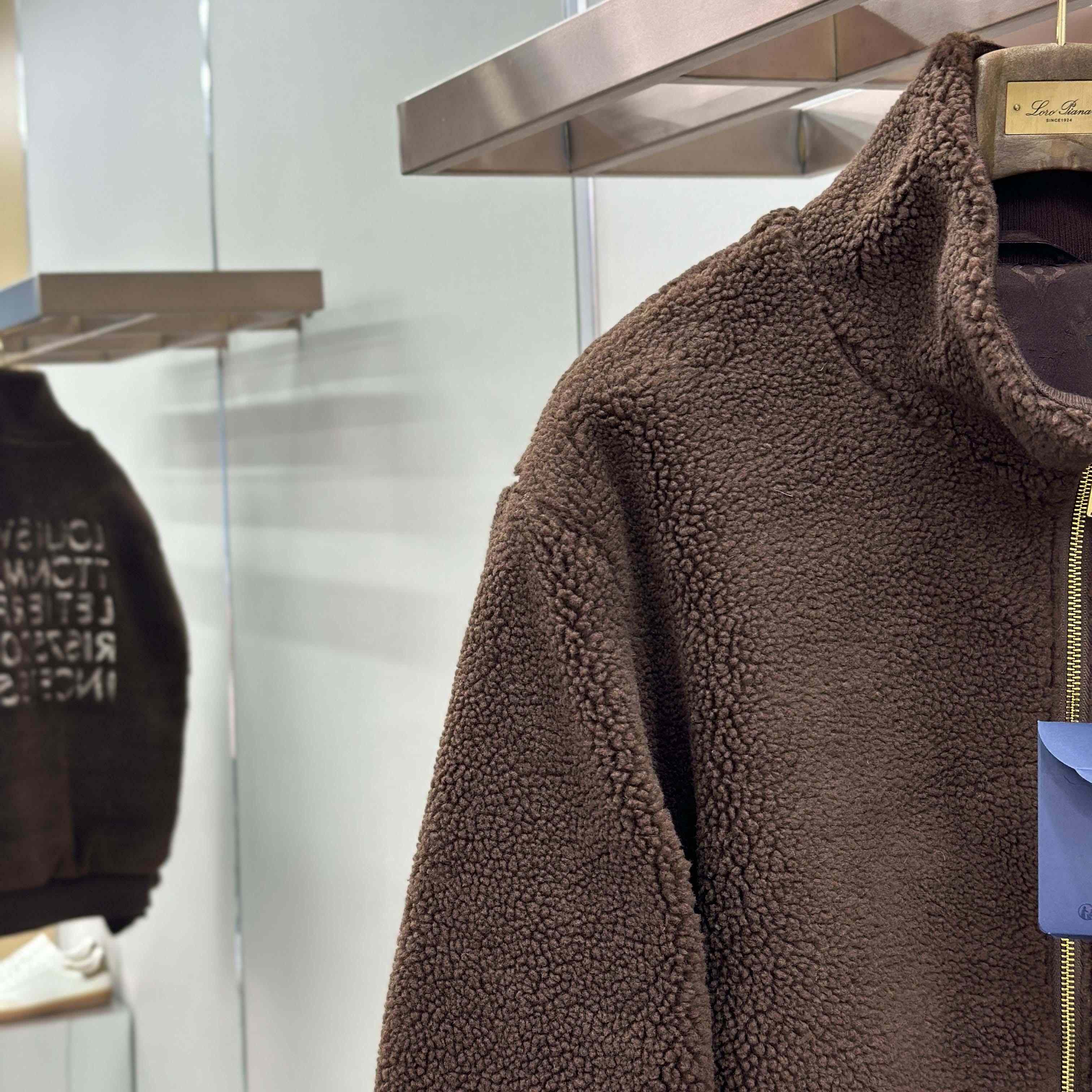 Louis Vuitton Zippered Fleece Blouson    1AJTU2 - DesignerGu