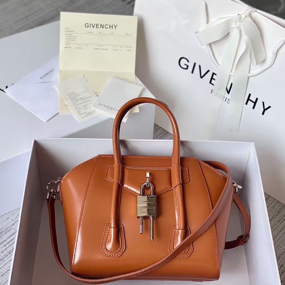 Givenchy MINI Antigona Bag    23x27x13cm - DesignerGu