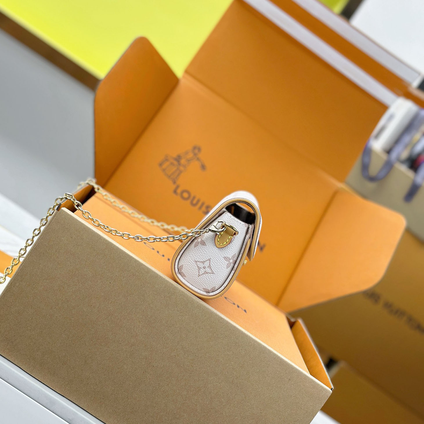  Louis Vuitton  Pochette Camille M26583 - DesignerGu