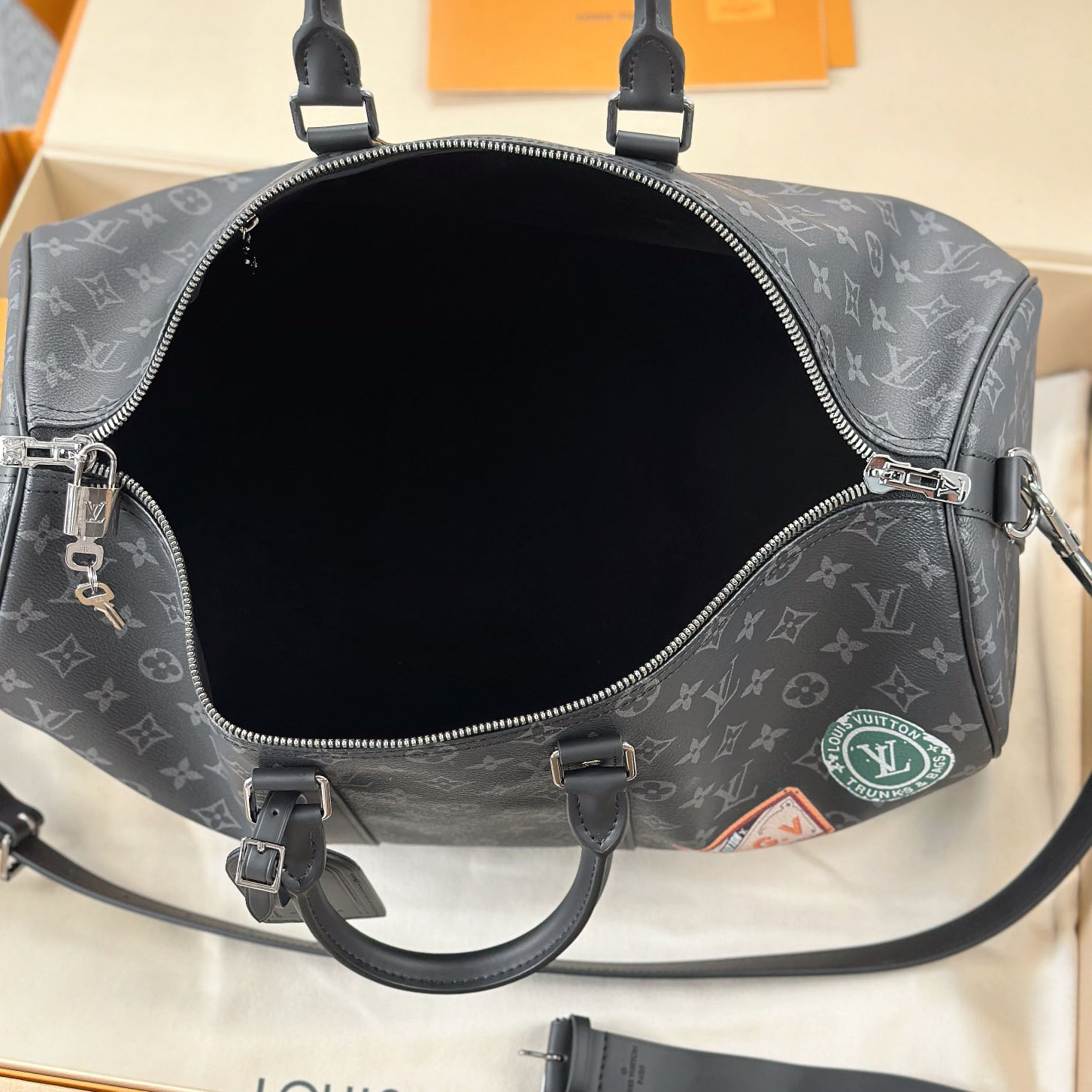 Louis VuittonKeepall Bandoulière 45 Mon Monogram P01949 - DesignerGu