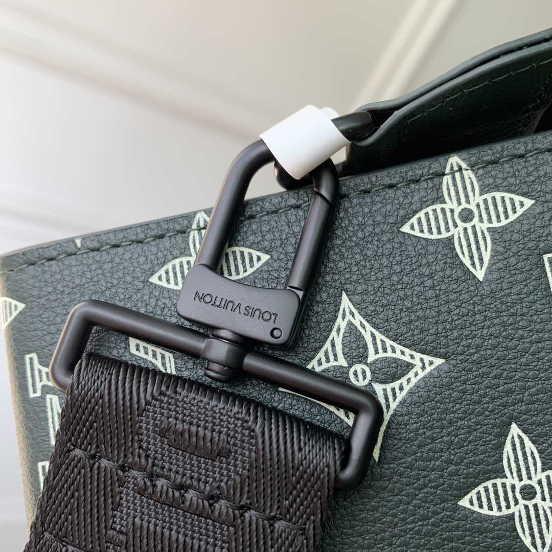 Louis Vuitton Gaston Wearable Wallet Monogram Eclipse    M81115 - DesignerGu