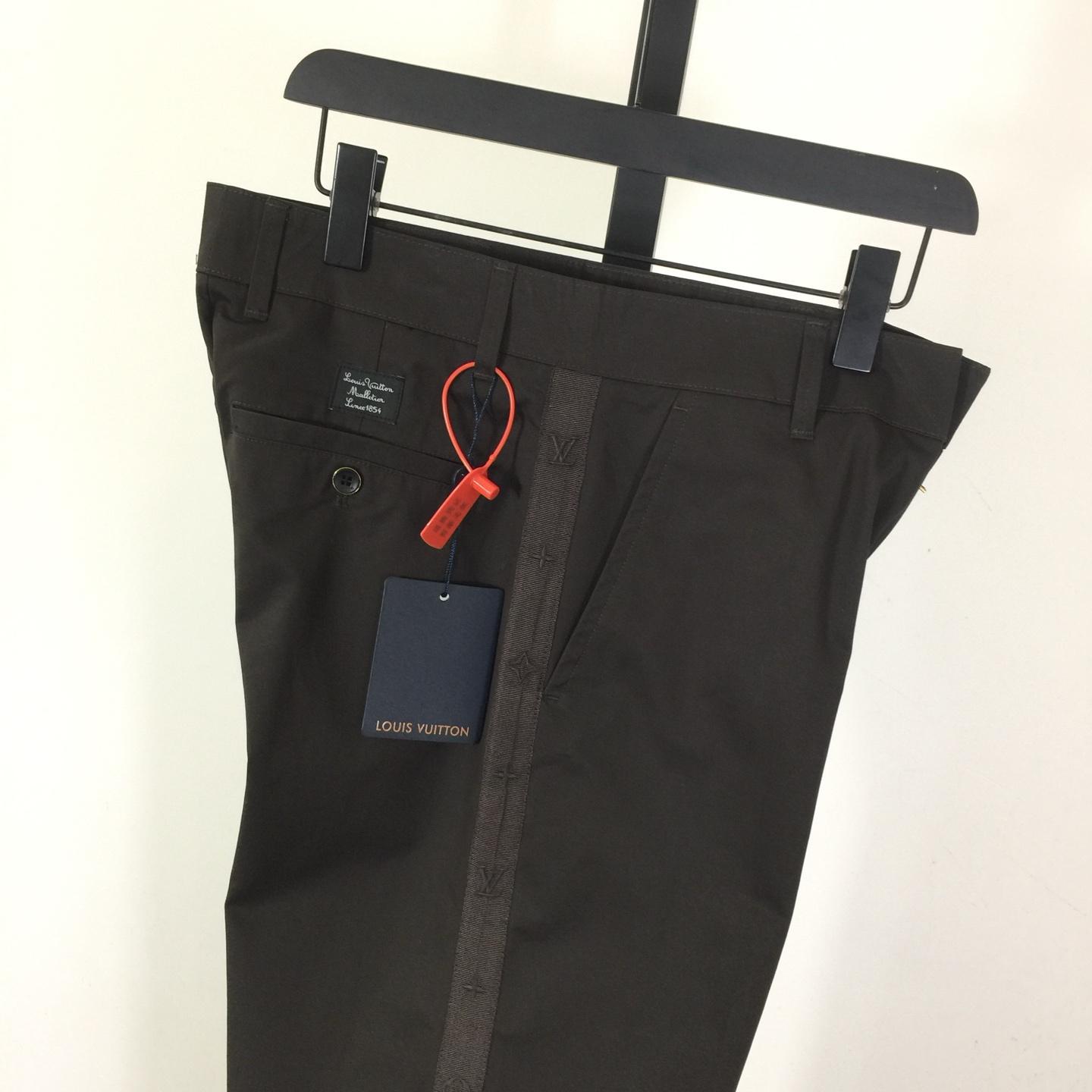 Louis Vuitton Cropped Chino Pants   - DesignerGu
