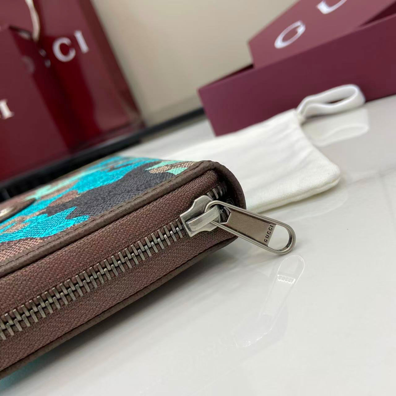 Gucci GG zip-around Wallet 834694 - DesignerGu