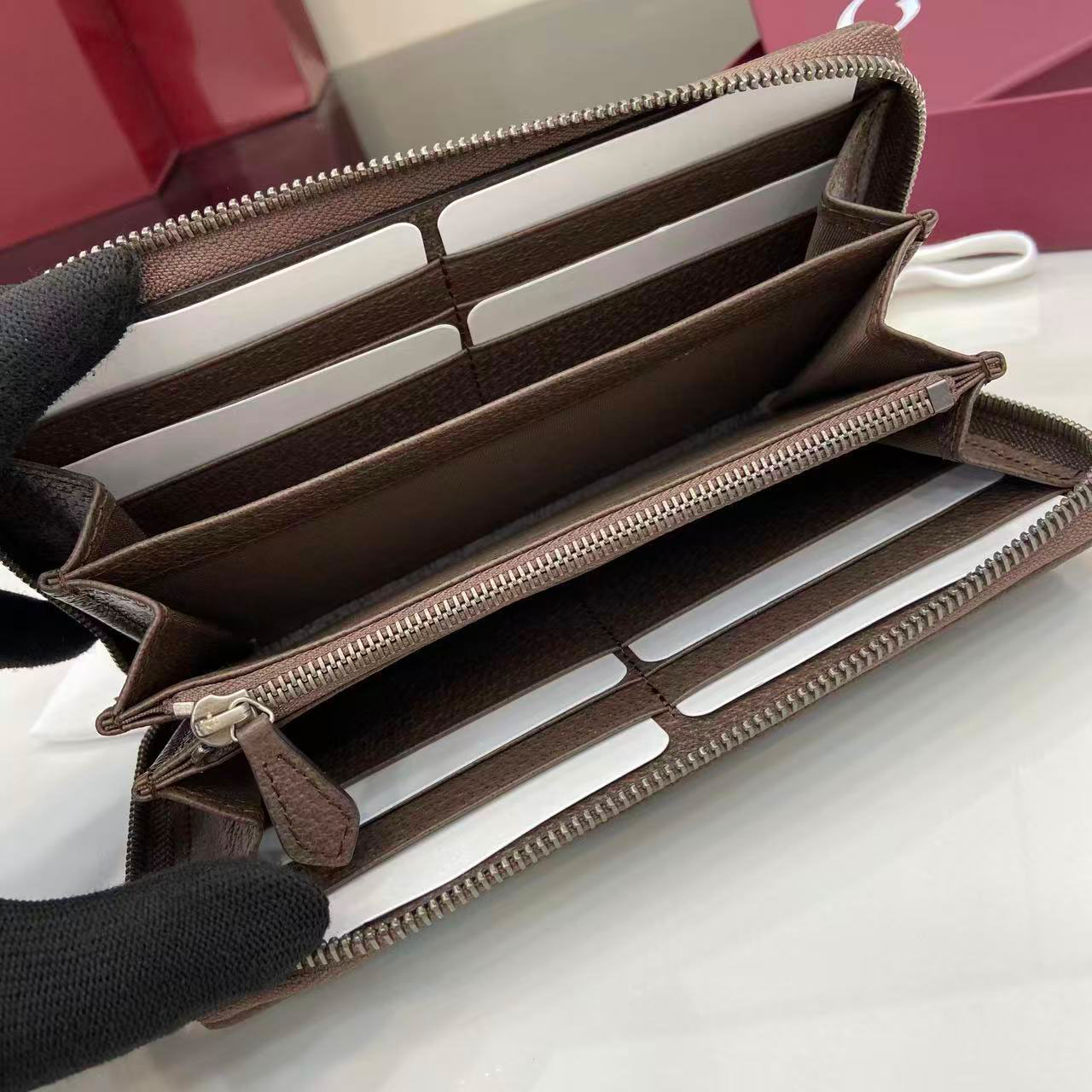 Gucci GG zip-around Wallet 834694 - DesignerGu