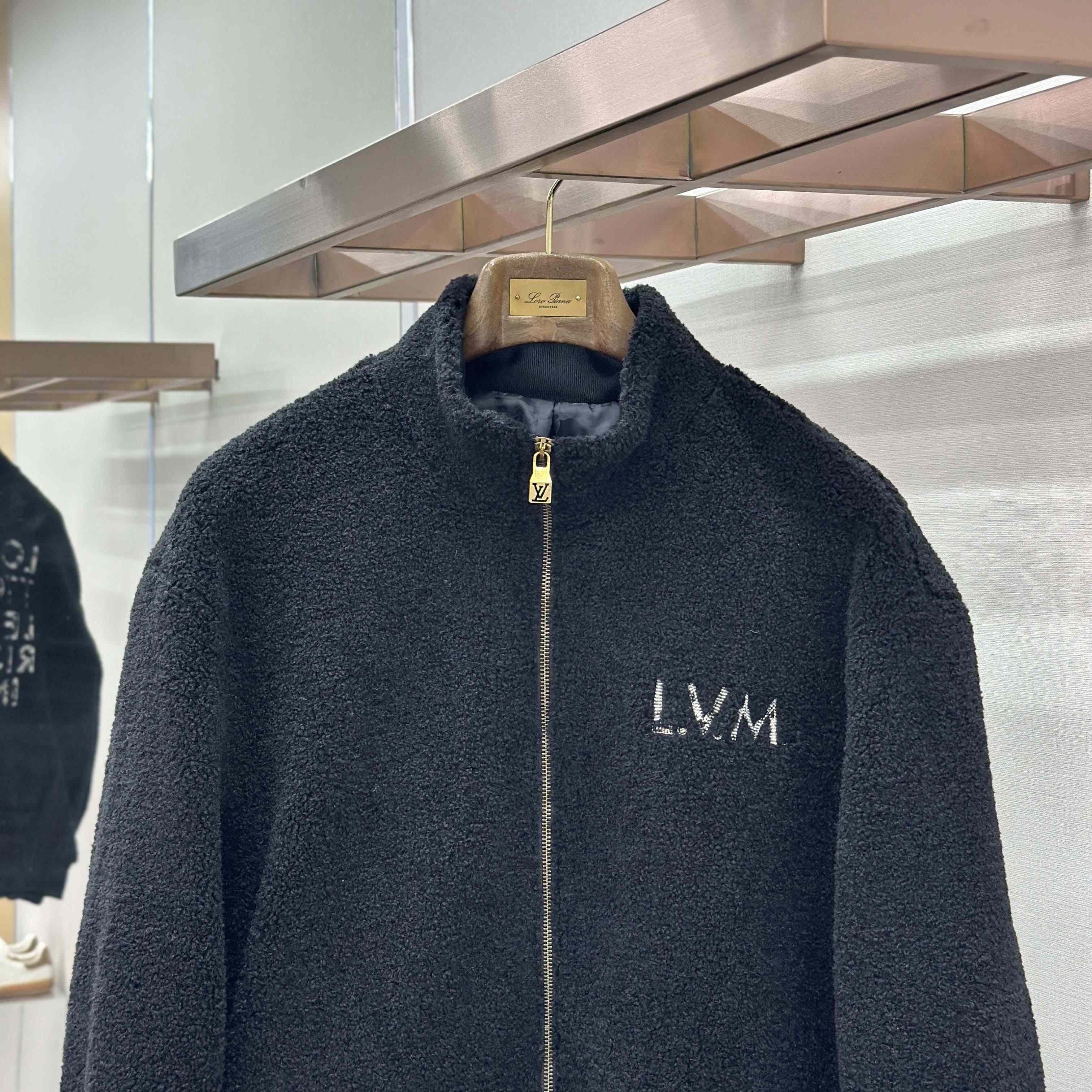 Louis Vuitton Zippered Fleece Blouson    1AJTU2 - DesignerGu