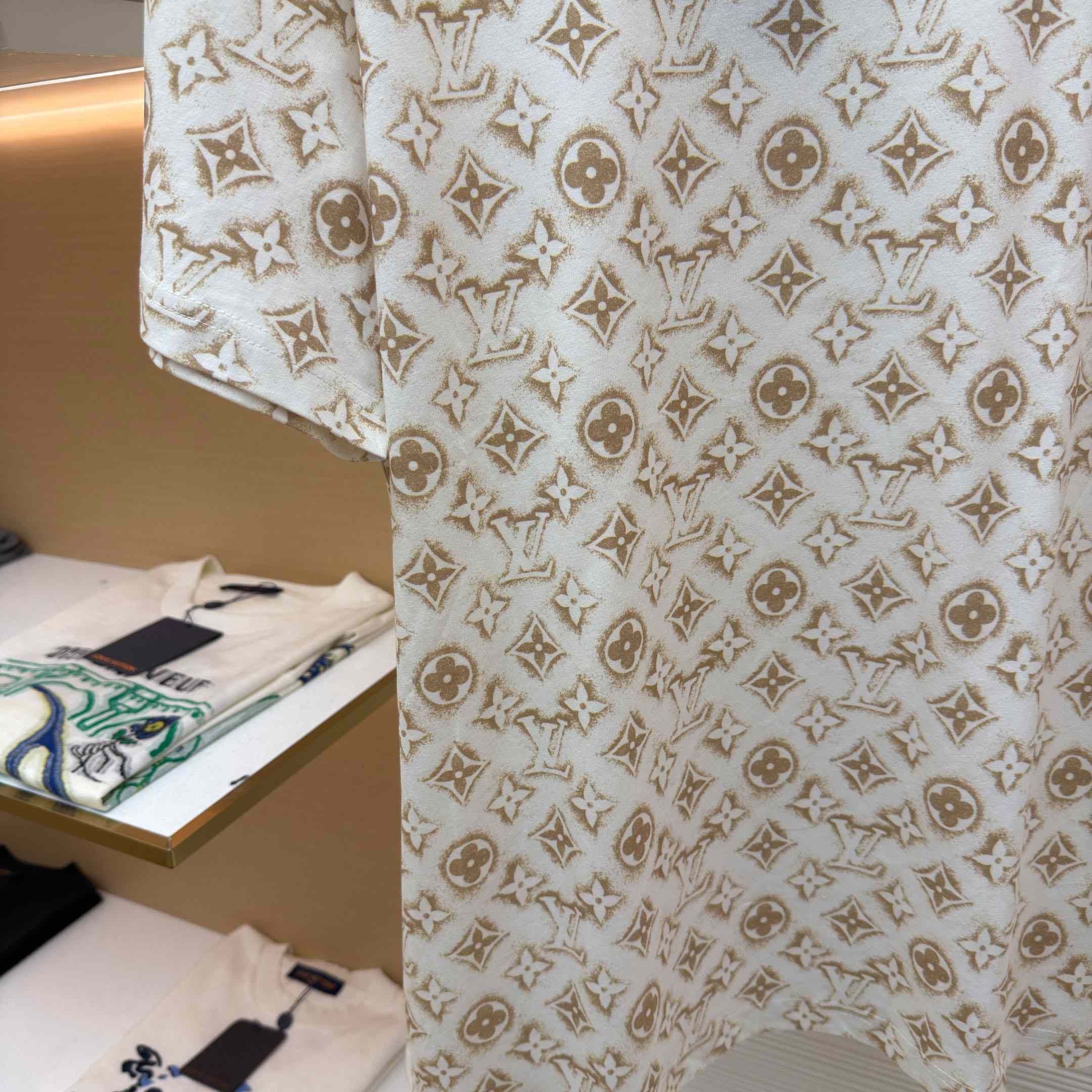 Louis Vuitton Monogram Print Short Sleeve Tee - DesignerGu