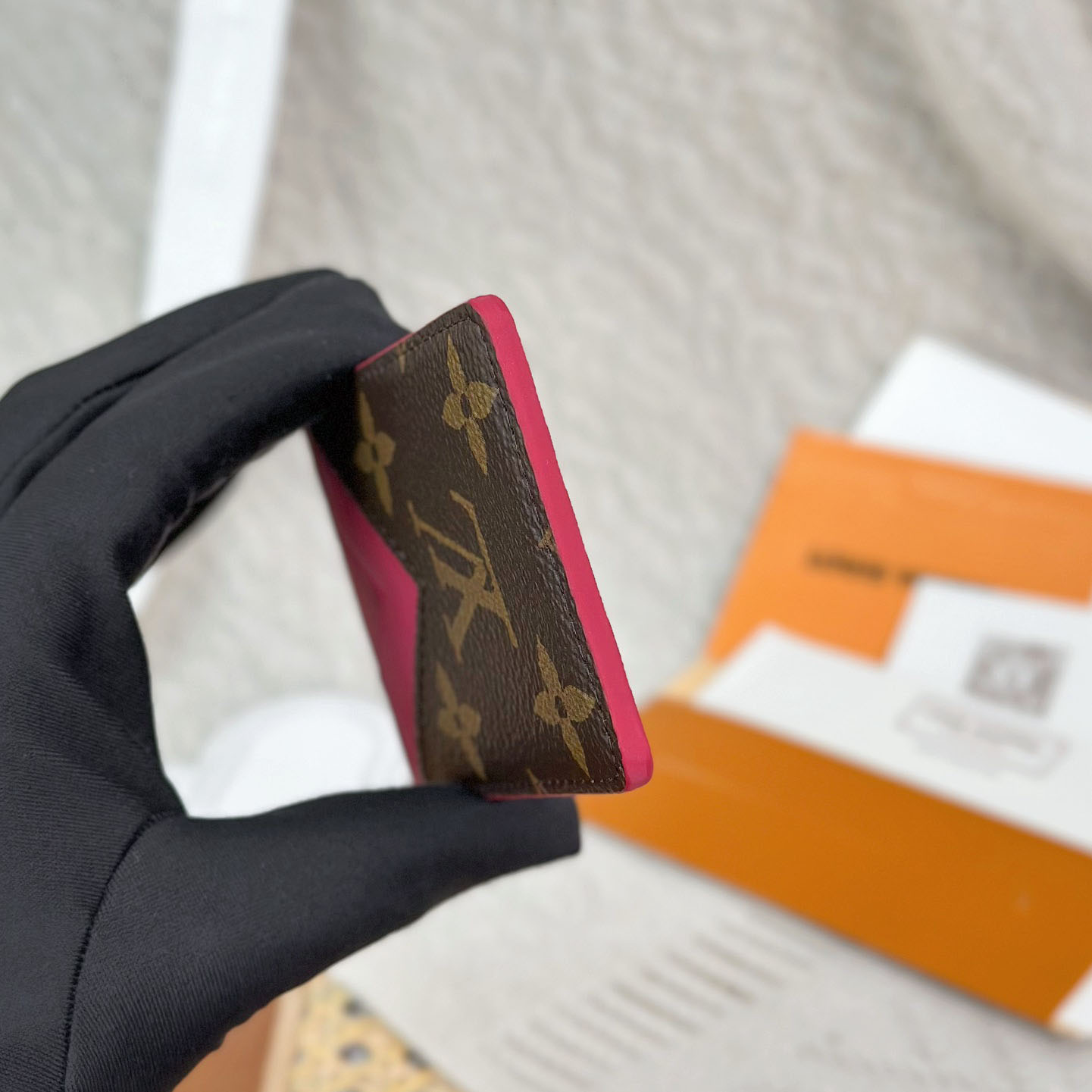 Louis Vuitton Magnetic Card Holder M12851 - DesignerGu