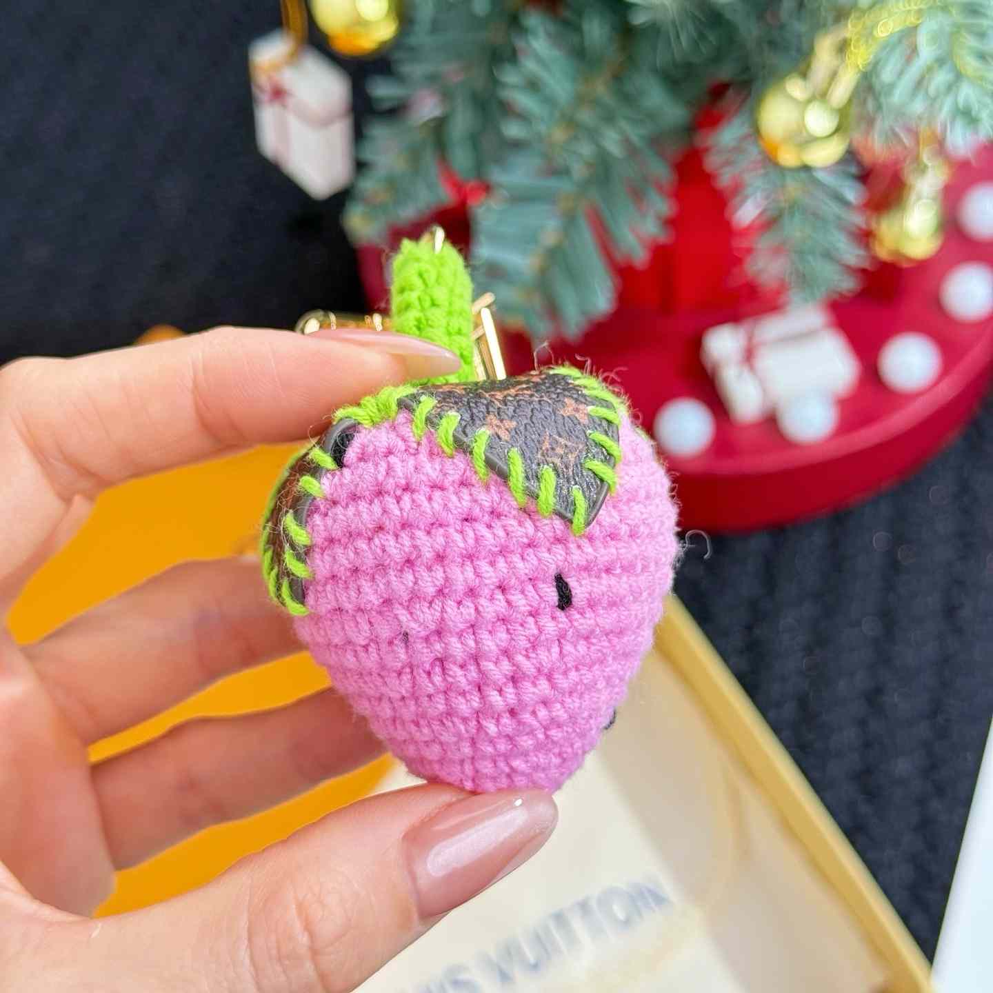 Louis Vuitton Berrylicious Crochet Bag Charm   M02583 - DesignerGu