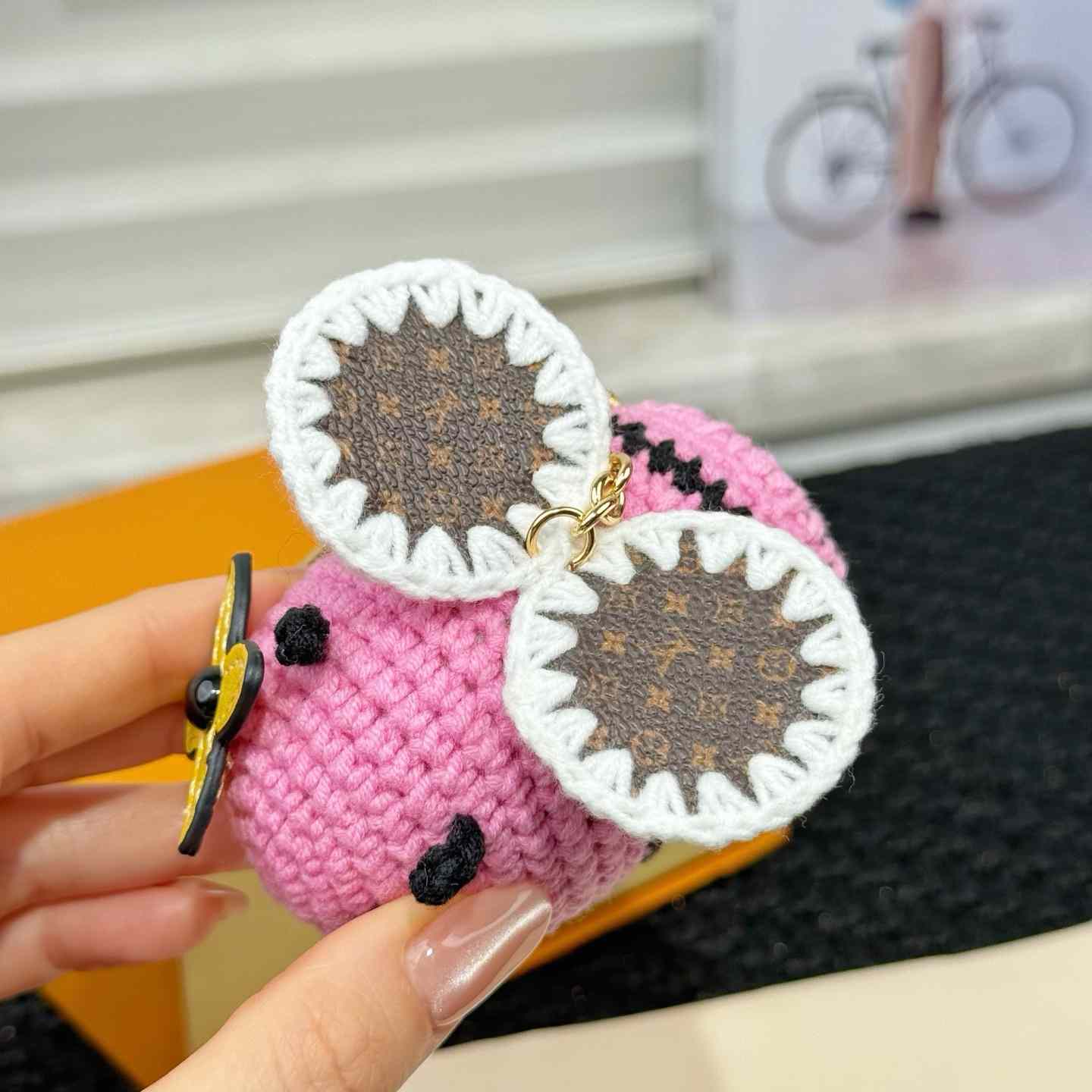 Louis Vuitton Bee LV Crochet Bag Charm   M02585 - DesignerGu