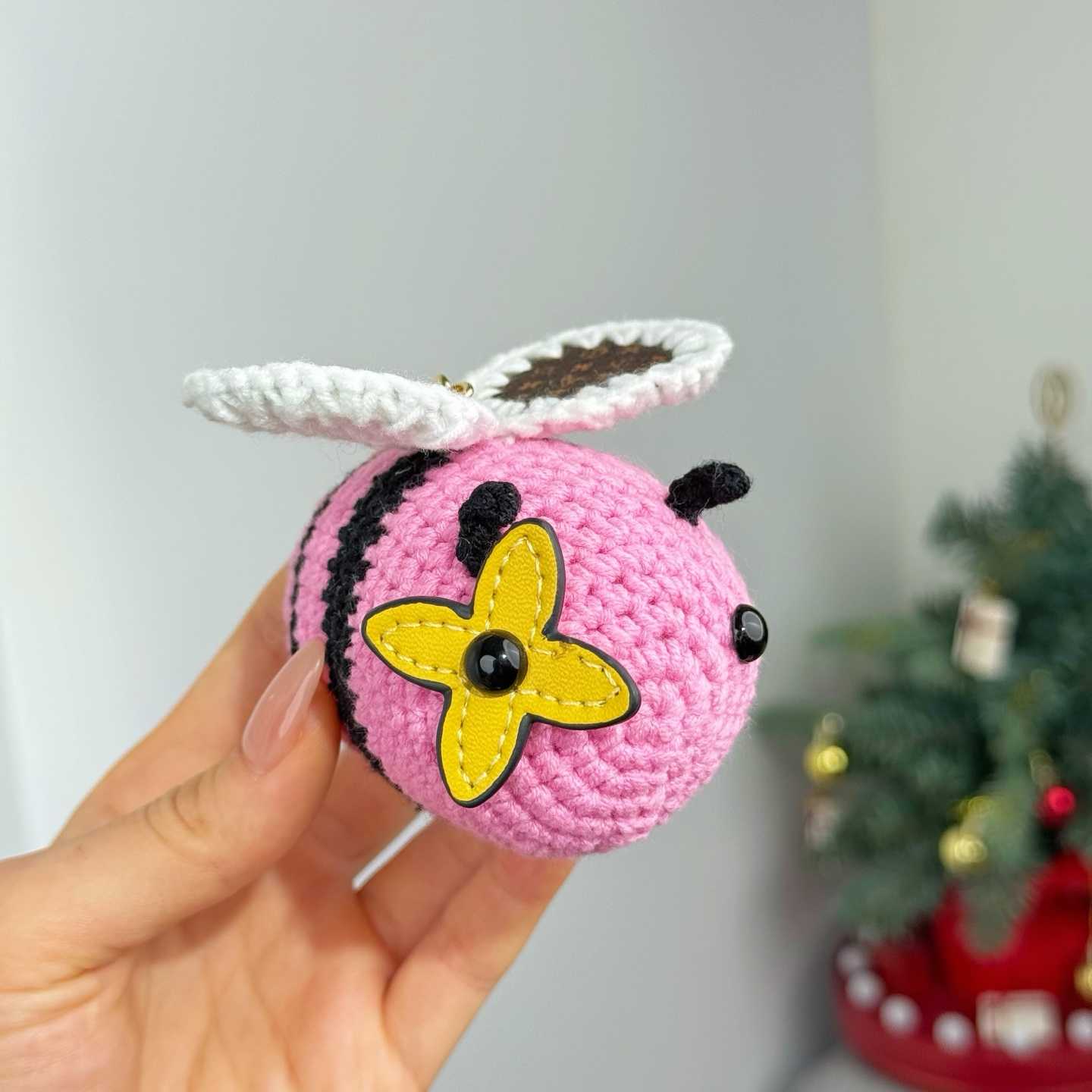 Louis Vuitton Bee LV Crochet Bag Charm   M02585 - DesignerGu