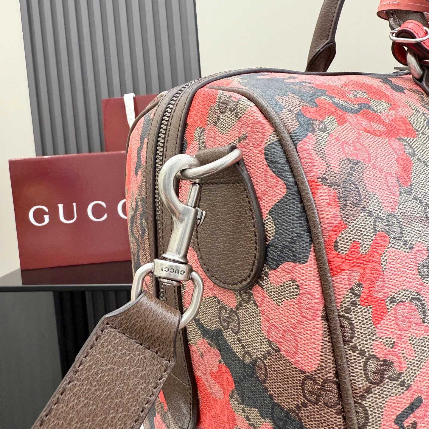 Gucci GG Medium Duffle Bag 834460 - DesignerGu