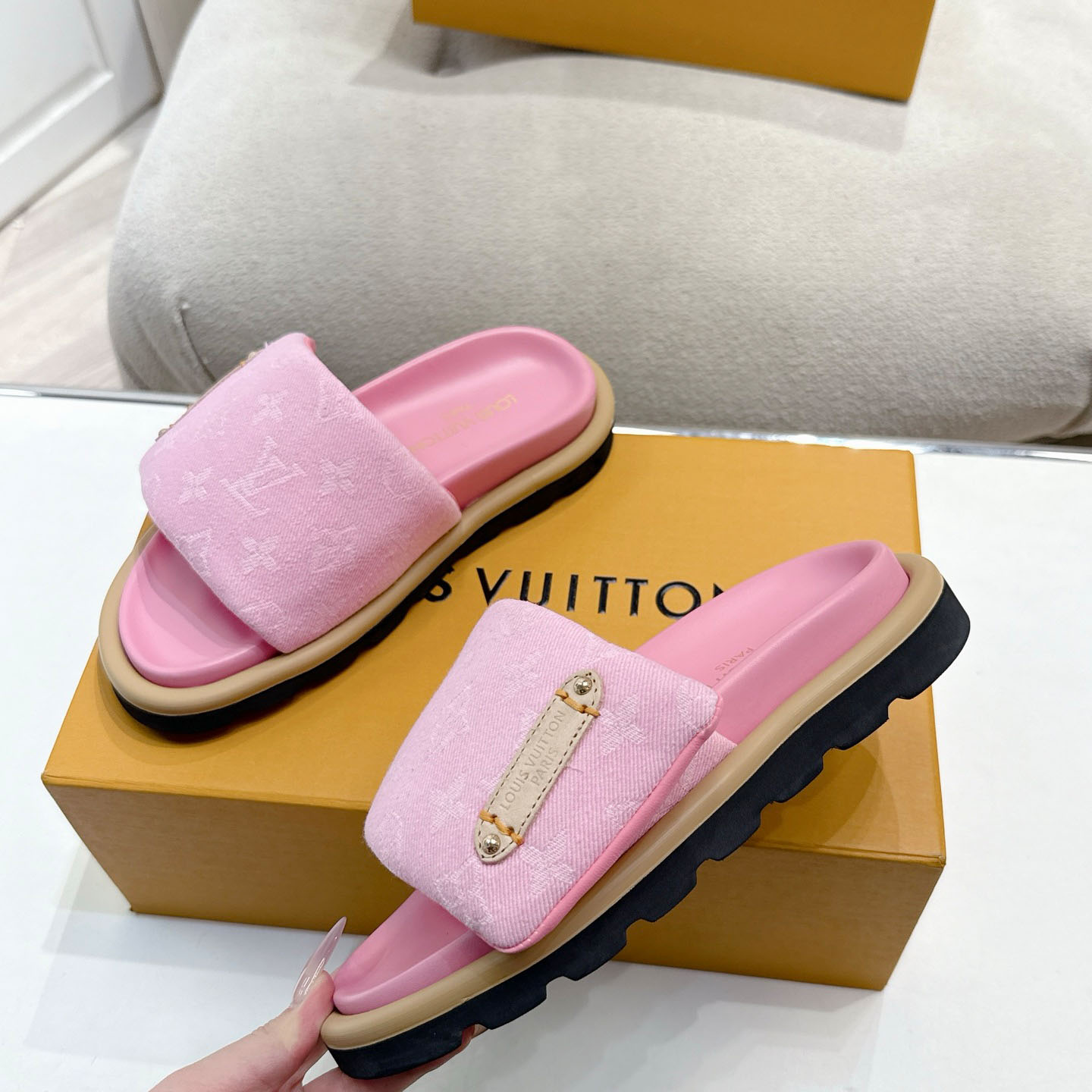 Louis Vuitton Pool Pillow Flat Comfort Mule 1AGUZH - DesignerGu