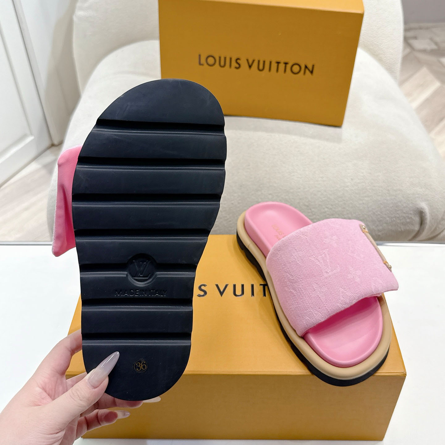 Louis Vuitton Pool Pillow Flat Comfort Mule 1AGUZH - DesignerGu