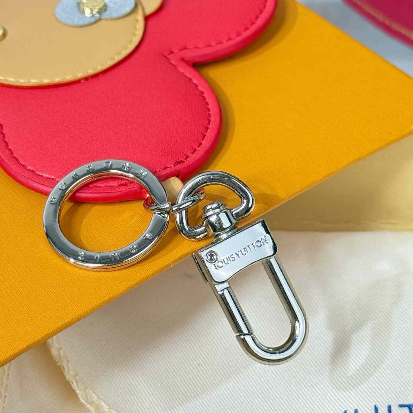 Louis Vuitton 57th Street NYC Vivienne I LV NY Bag Charm   M03661 - DesignerGu