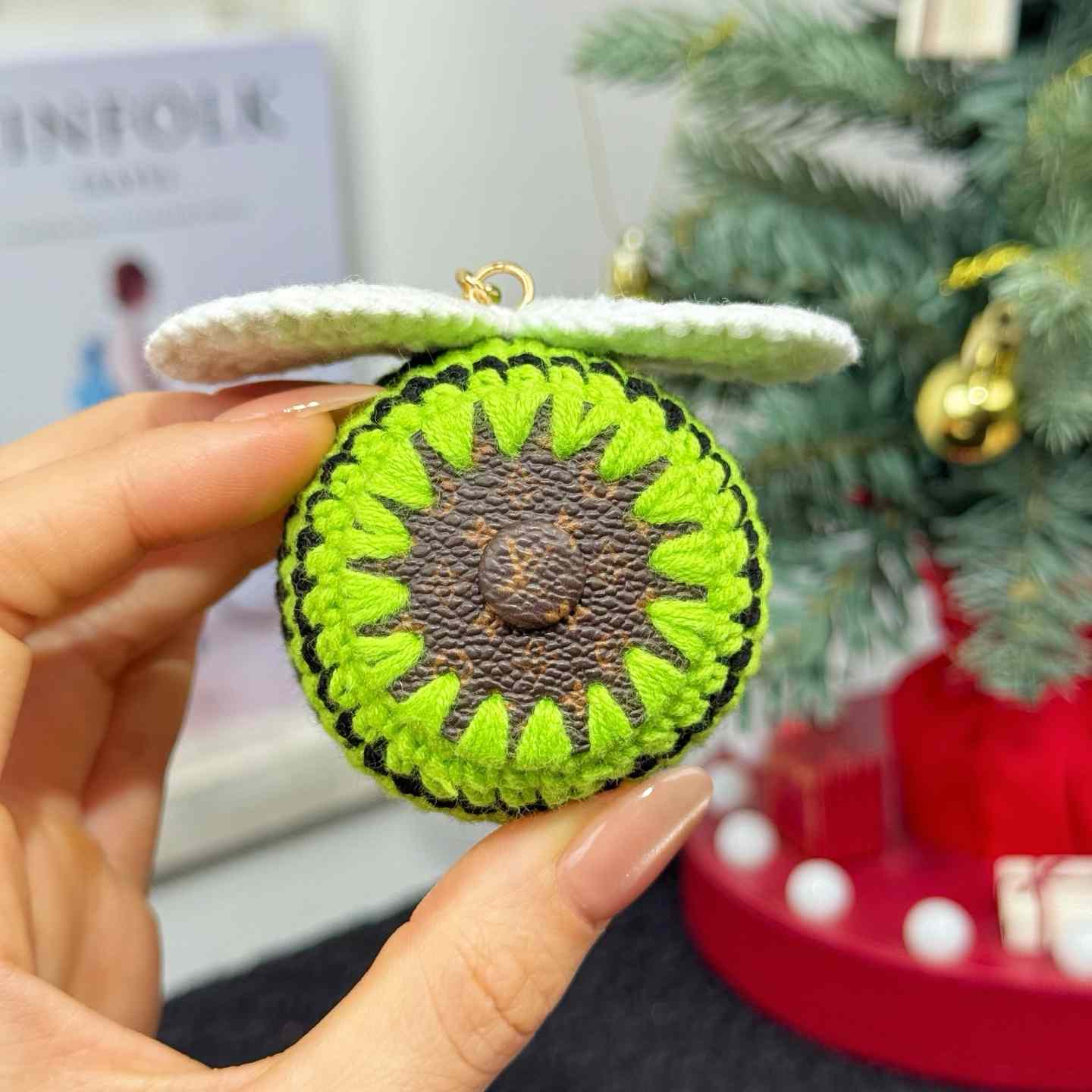 Louis Vuitton Bee LV Crochet Bag Charm   M02585 - DesignerGu