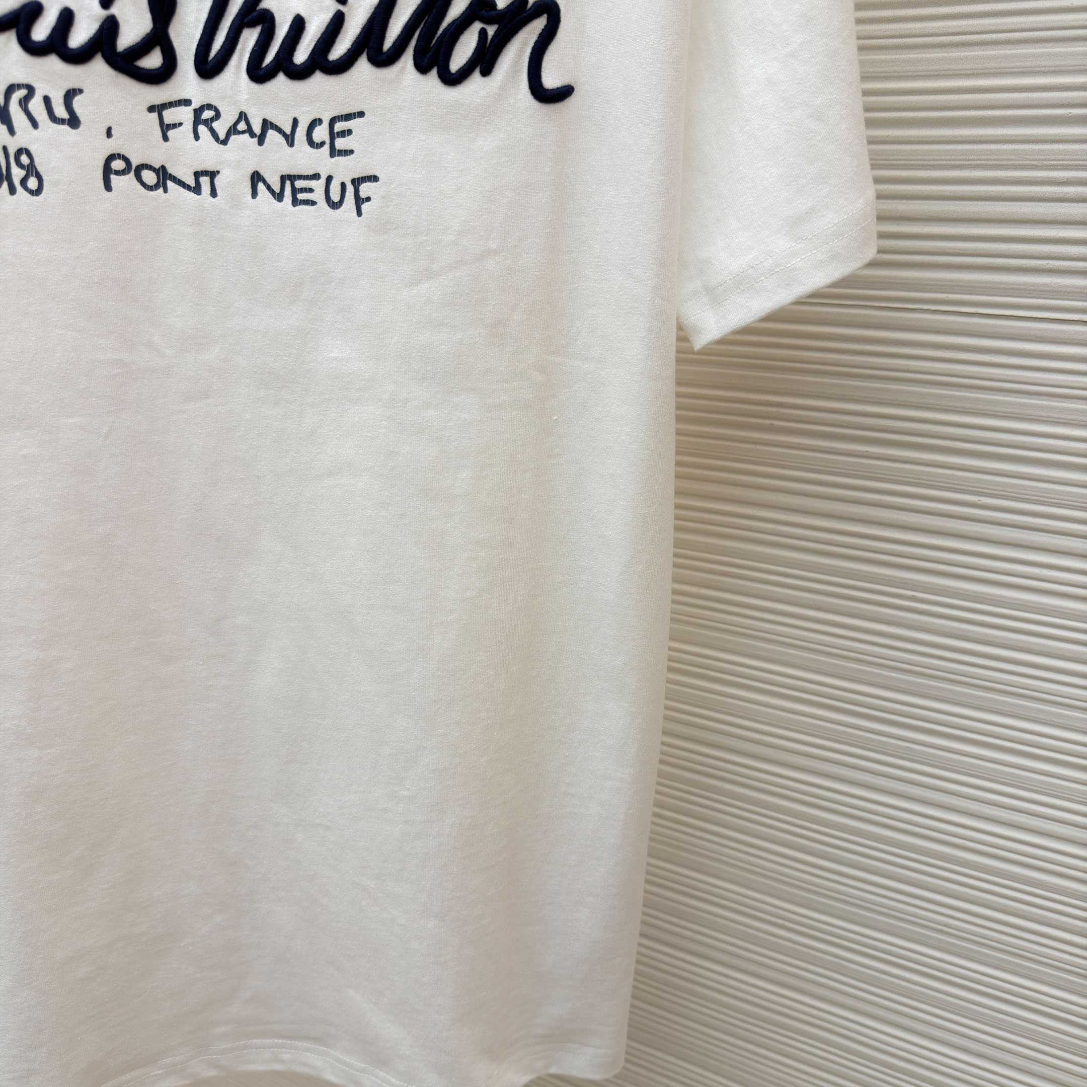  Louis Vuitton Embroidery T-Shirt - DesignerGu