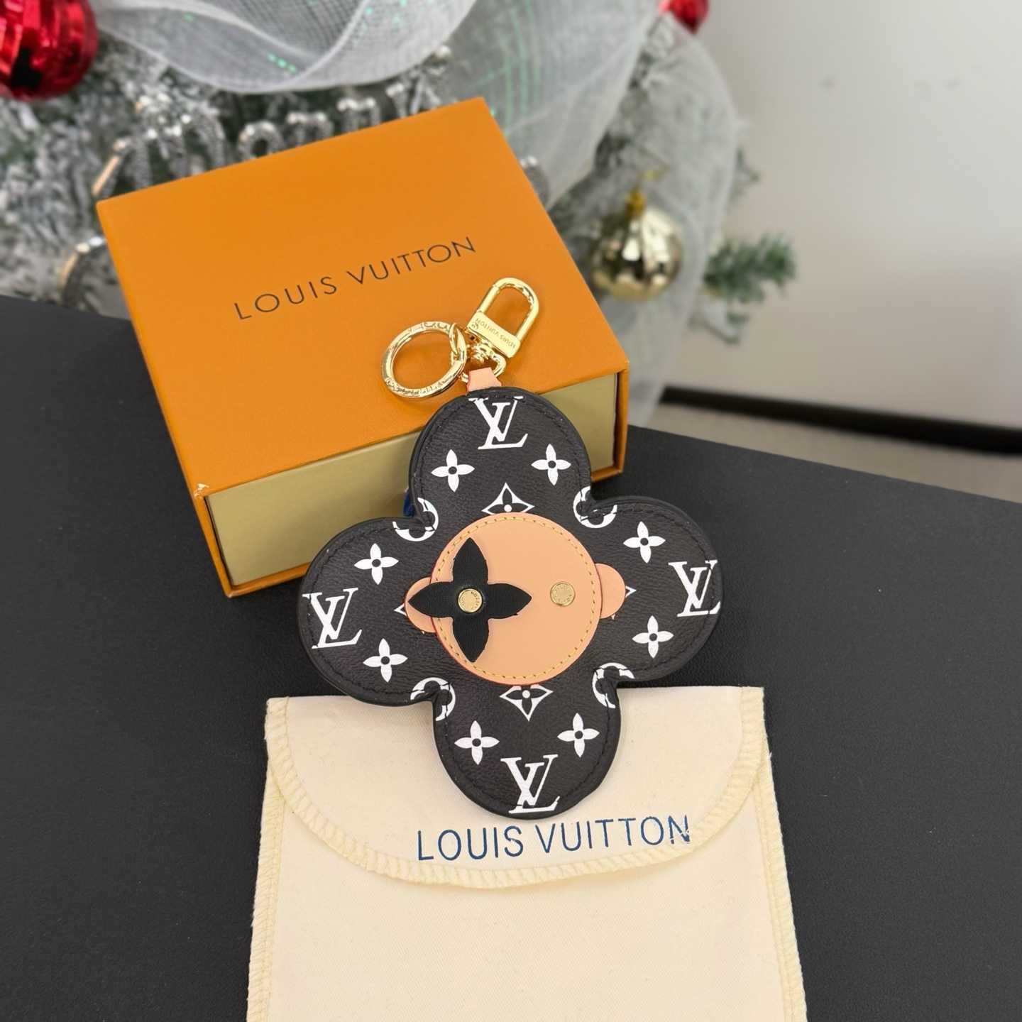 Louis Vuitton Vivienne Bag Charm   M03819 - DesignerGu