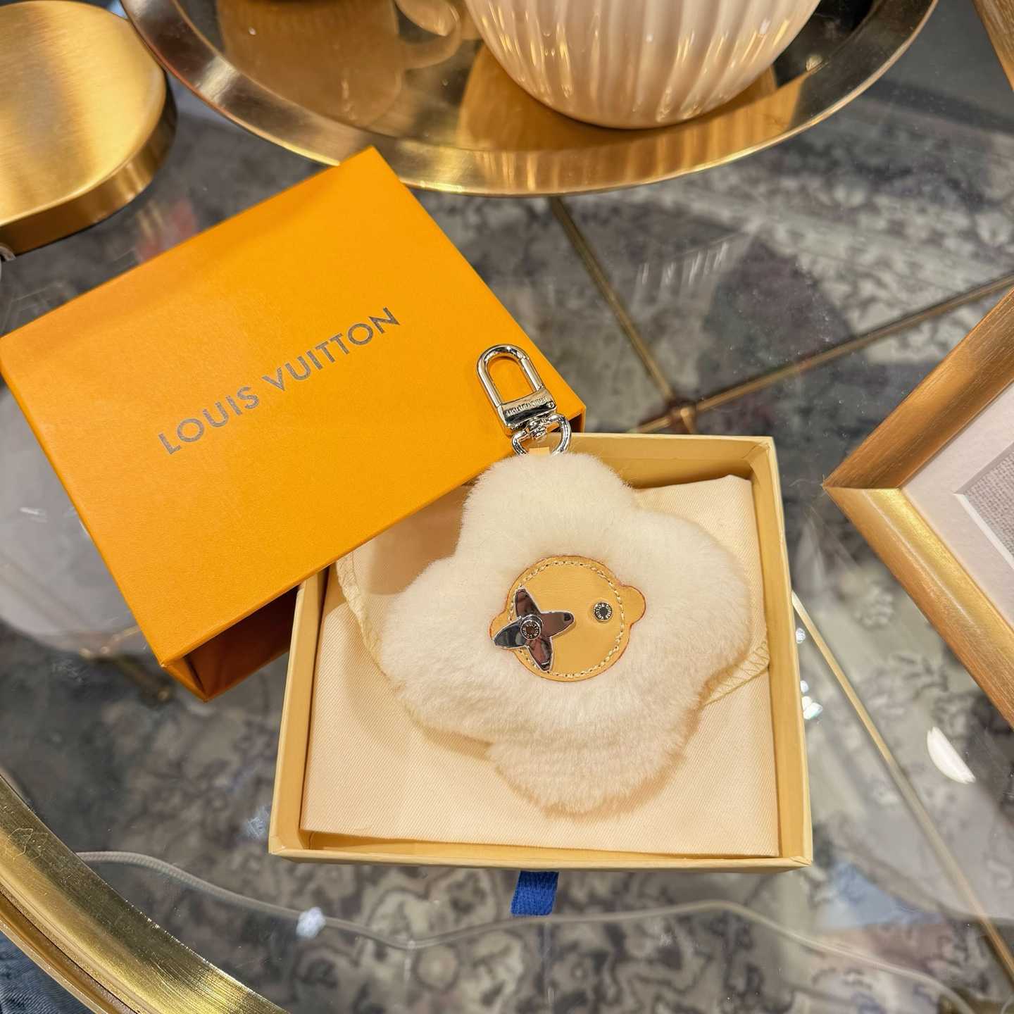 Louis Vuitton Vivienne Shearling Bag Charm  M03455 - DesignerGu