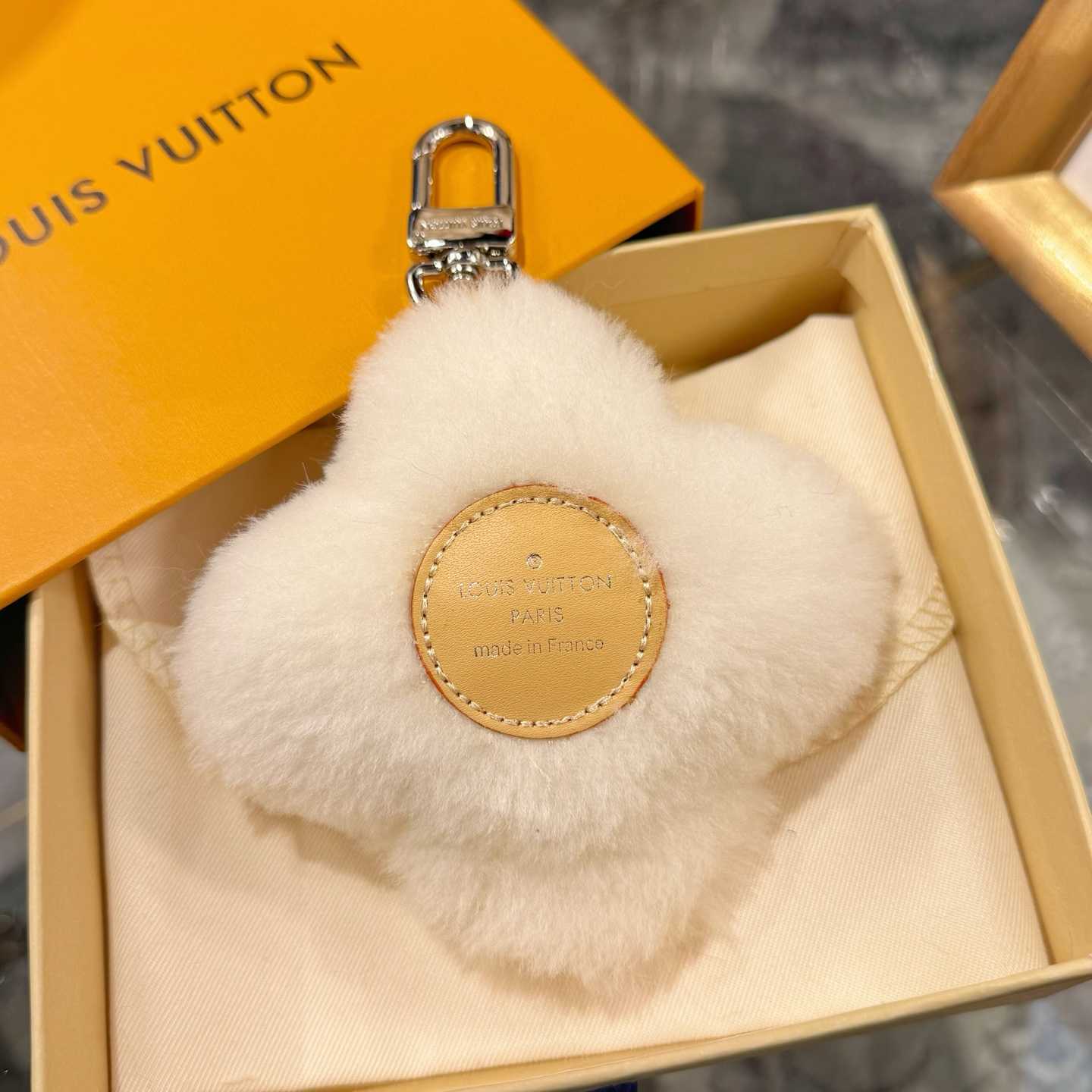 Louis Vuitton Vivienne Shearling Bag Charm  M03455 - DesignerGu
