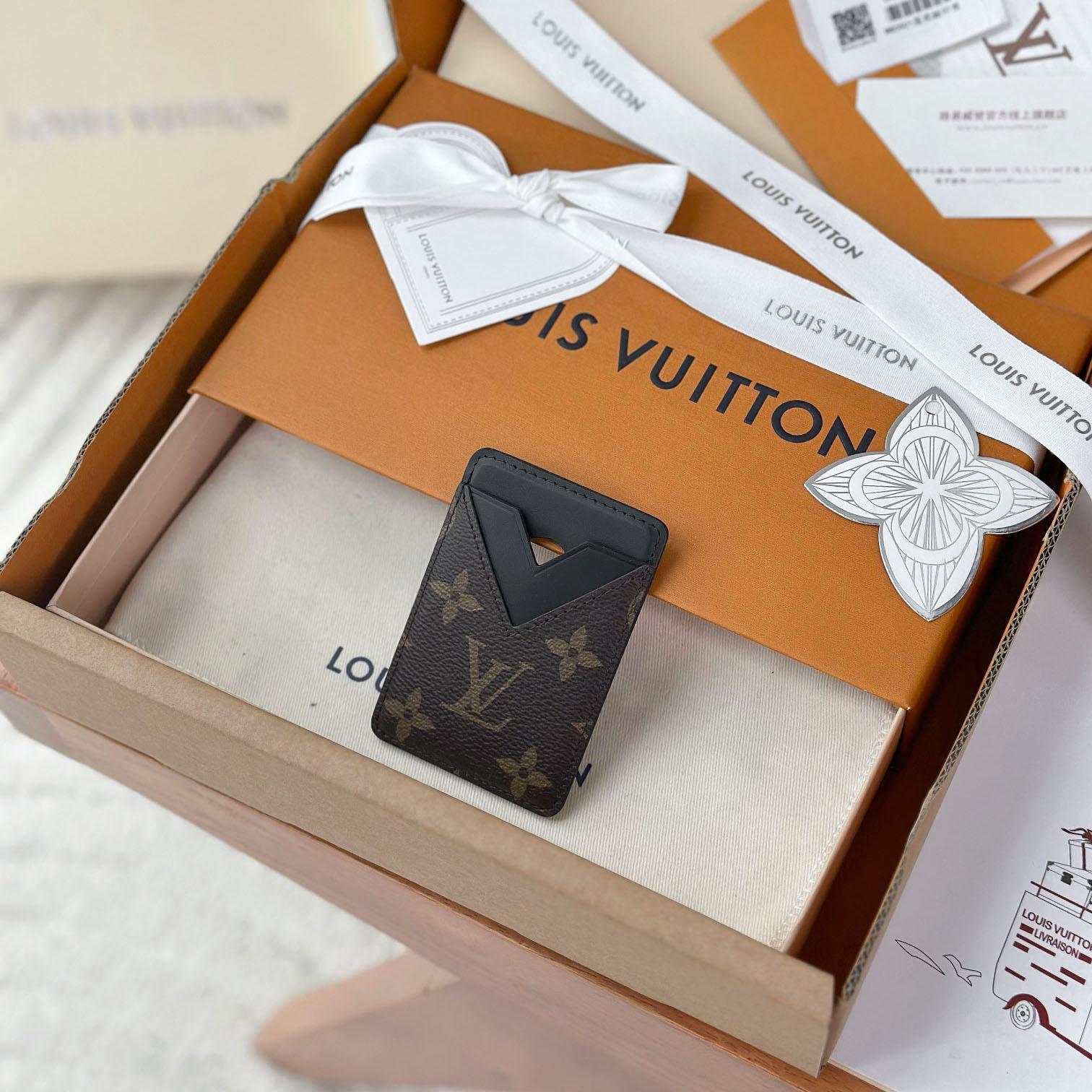 Louis Vuitton Magnetic Card Holder M13185 - DesignerGu