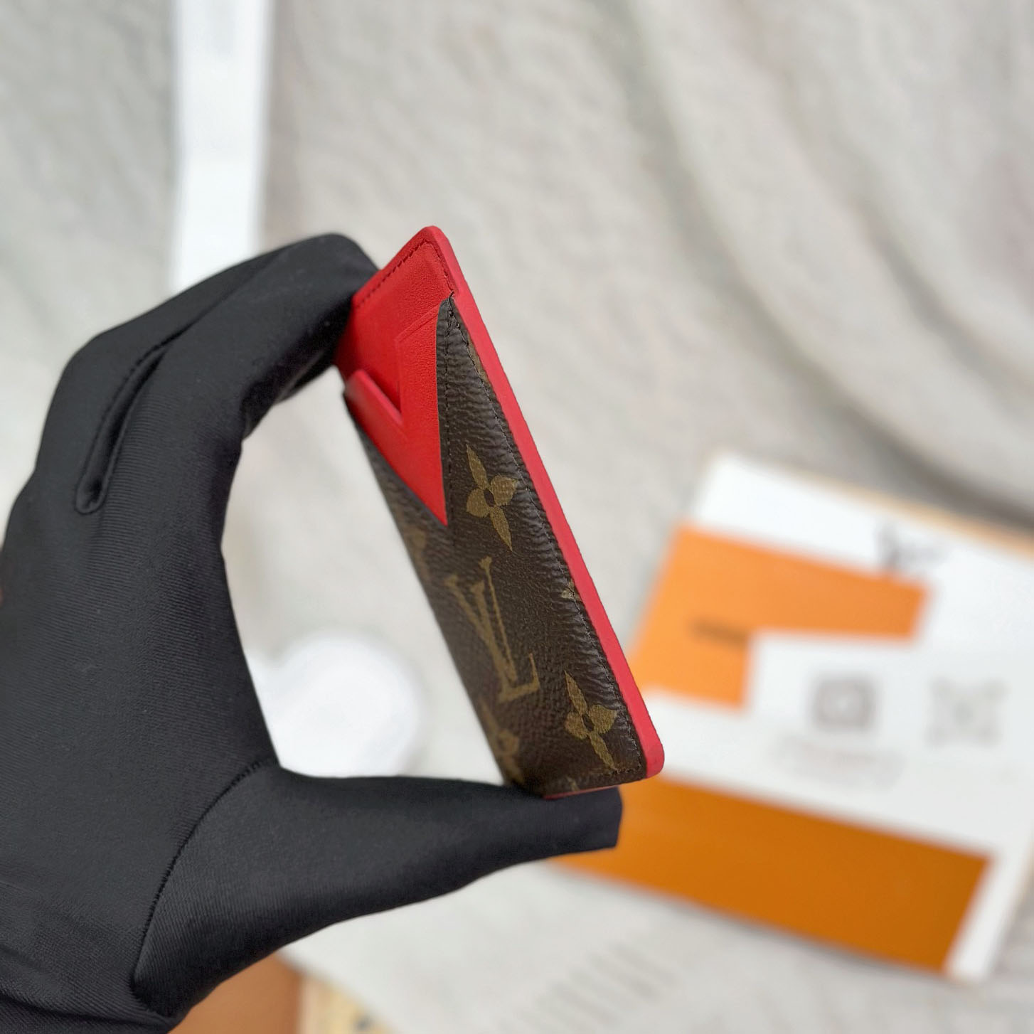 Louis Vuitton Magnetic Card Holder M12856 - DesignerGu