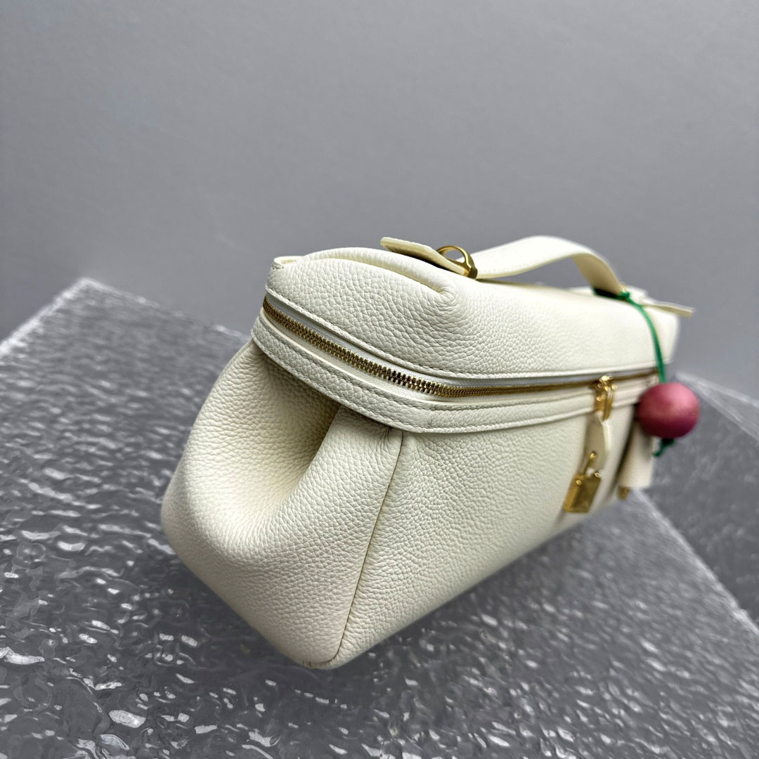 Loro Piana Extra Softy Bag L33  - DesignerGu