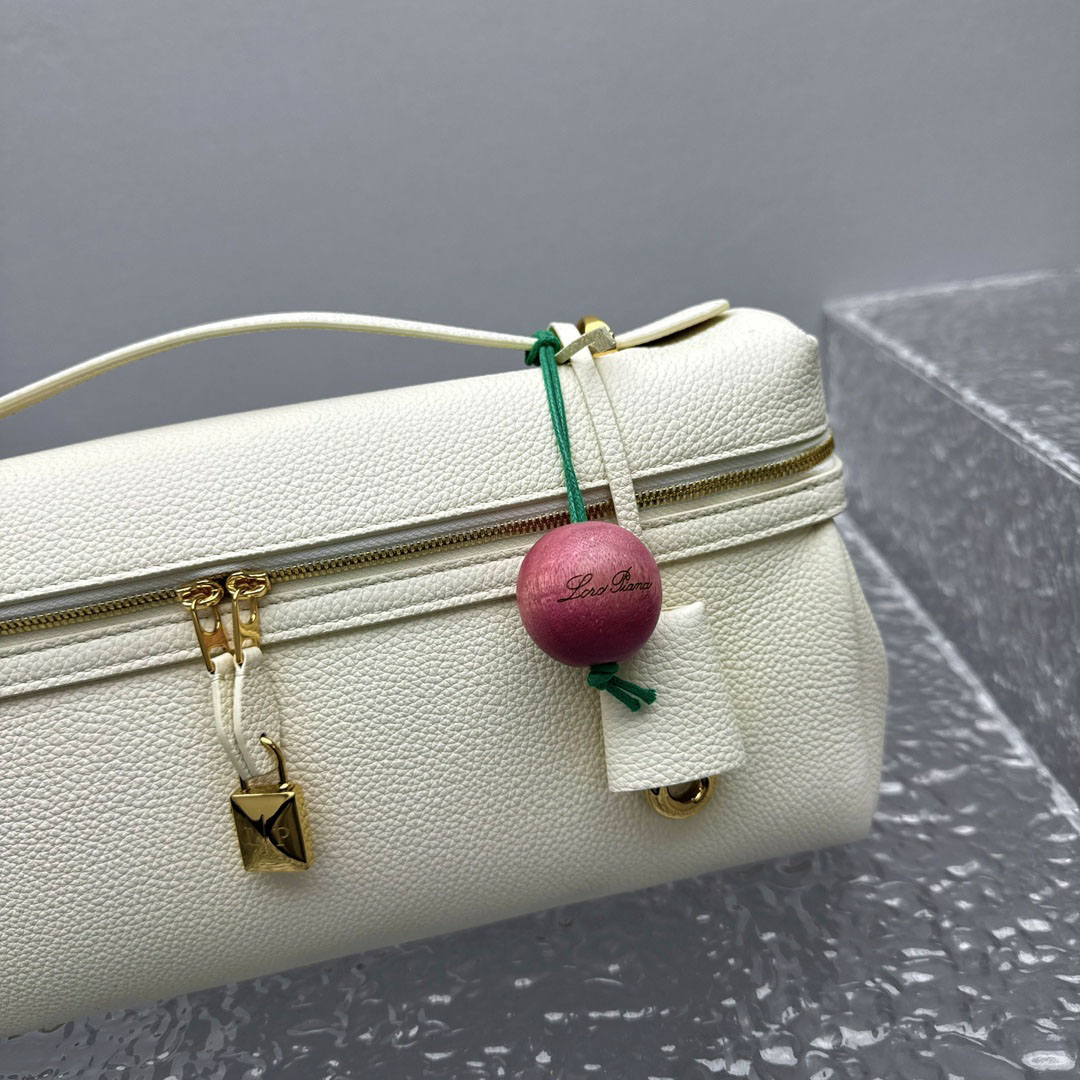 Loro Piana Extra Softy Bag L33  - DesignerGu