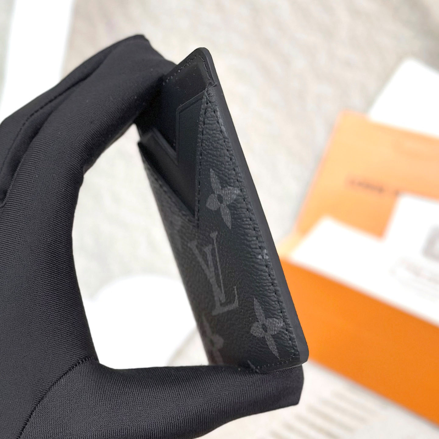 Louis Vuitton Magnetic Card Holder M12602 - DesignerGu