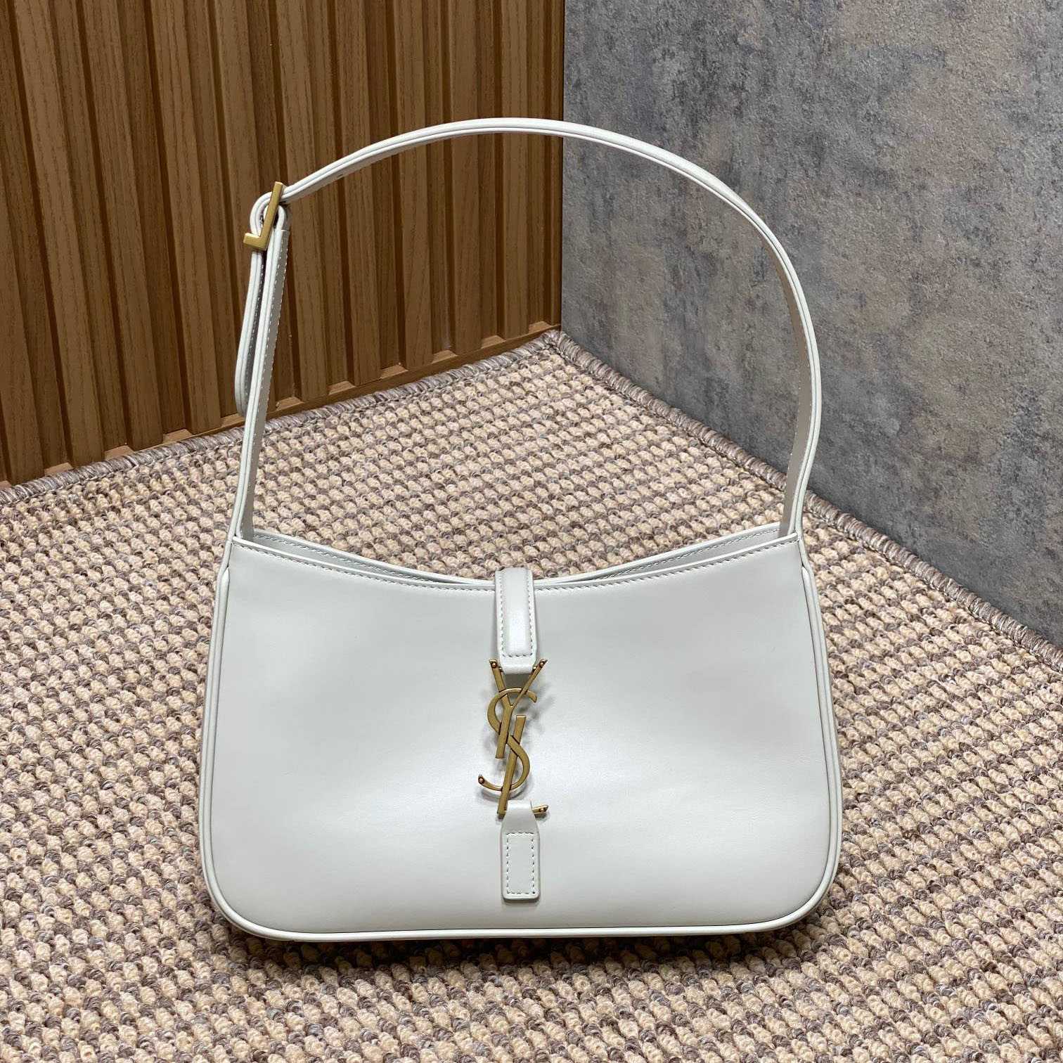 Saint Laurent Le 5 À 7 Hobo Bag 'Crema Soft' - DesignerGu