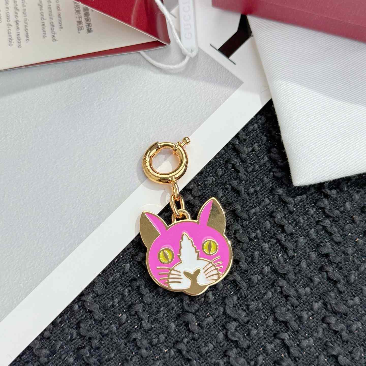 Gucci Cat Keychain  - DesignerGu