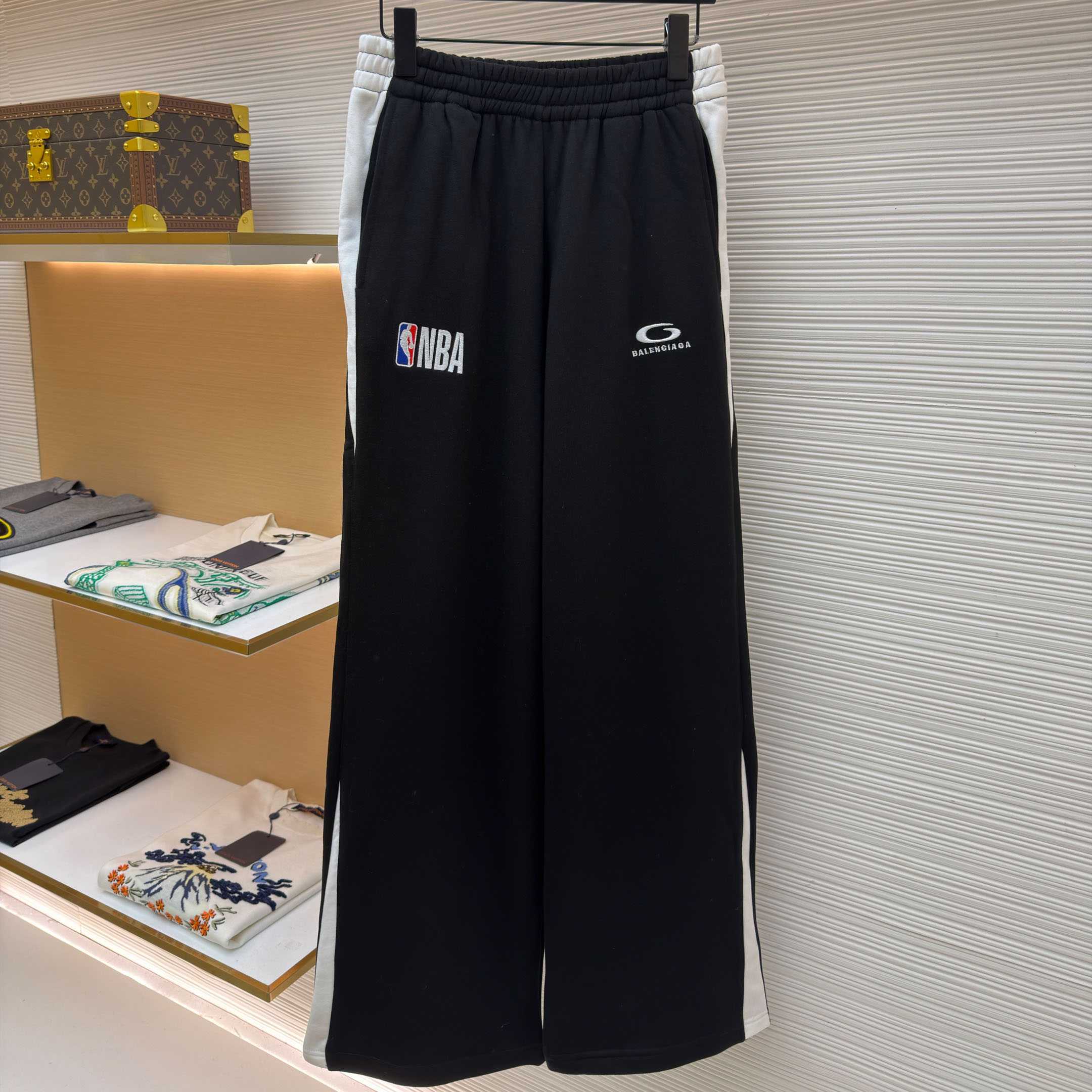 Balenciaga | Nba Collaboration Oversized Sweatpants In Black/White - DesignerGu