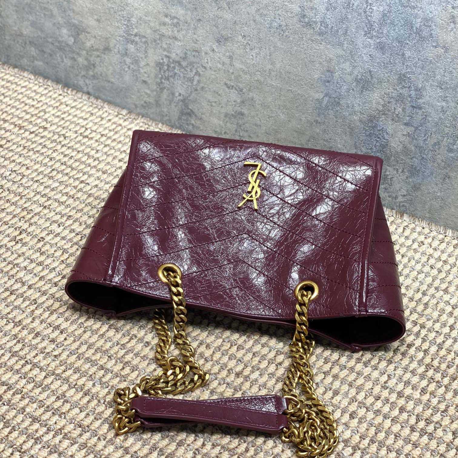 Saint Laurent Nini Small Shopping In Vintage Leather  - DesignerGu