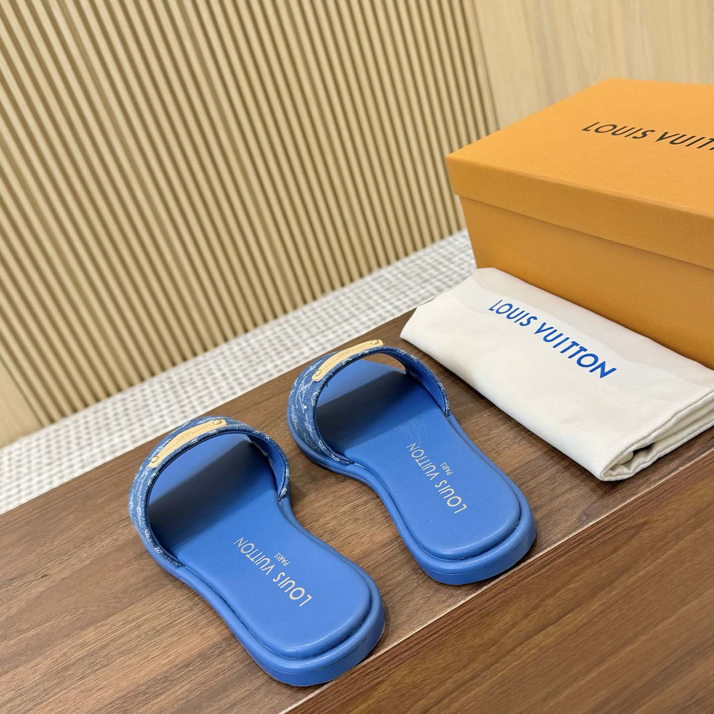 Louis Vuitton Lily Flat Mule   1AGX76 - DesignerGu