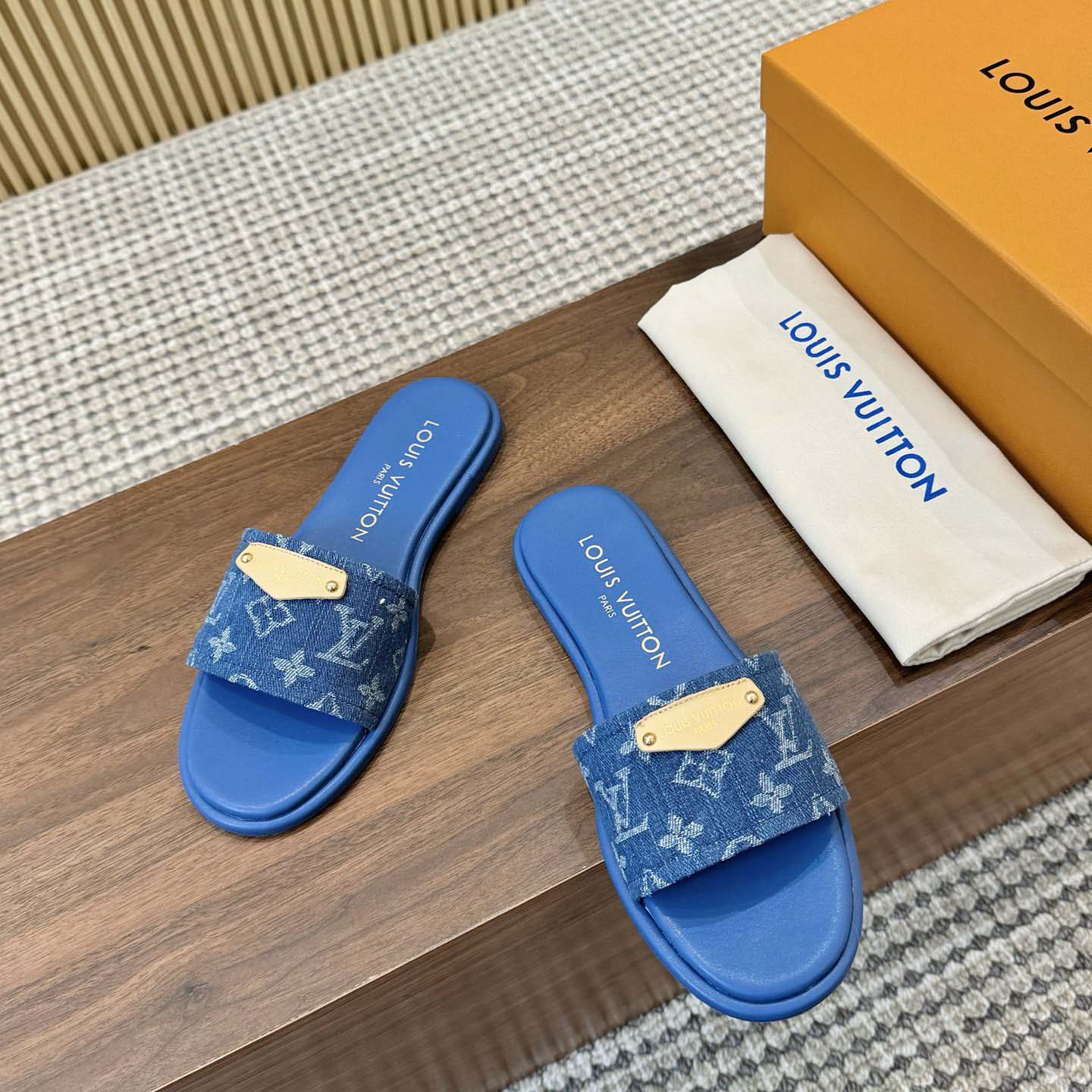 Louis Vuitton Lily Flat Mule   1AGX76 - DesignerGu