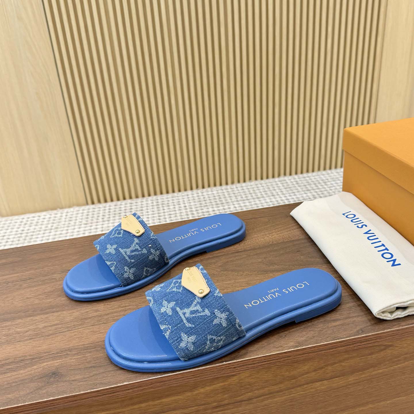 Louis Vuitton Lily Flat Mule   1AGX76 - DesignerGu