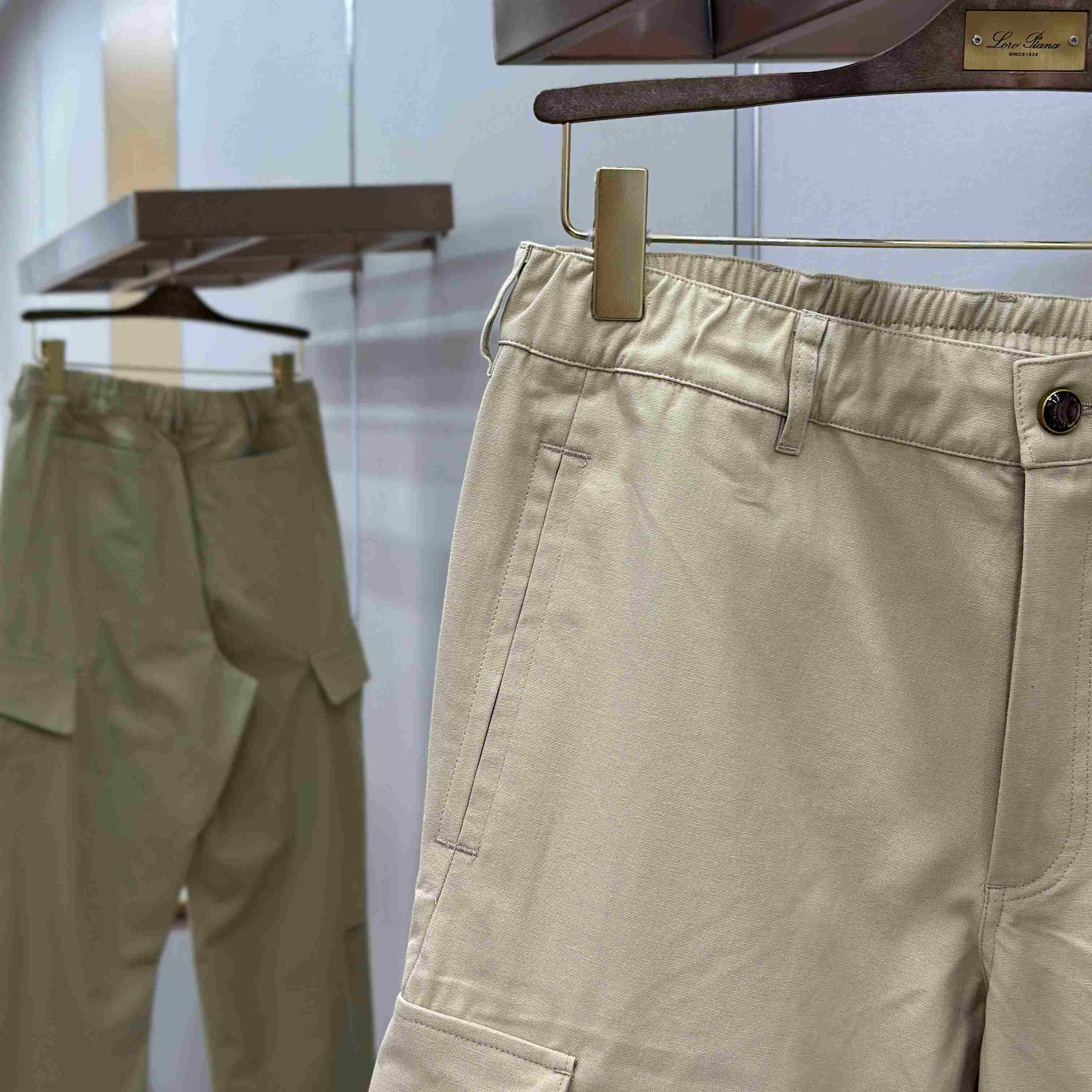 Louis Vuitton Embroidered Cotton Cargo Pants 1AJTZR - DesignerGu