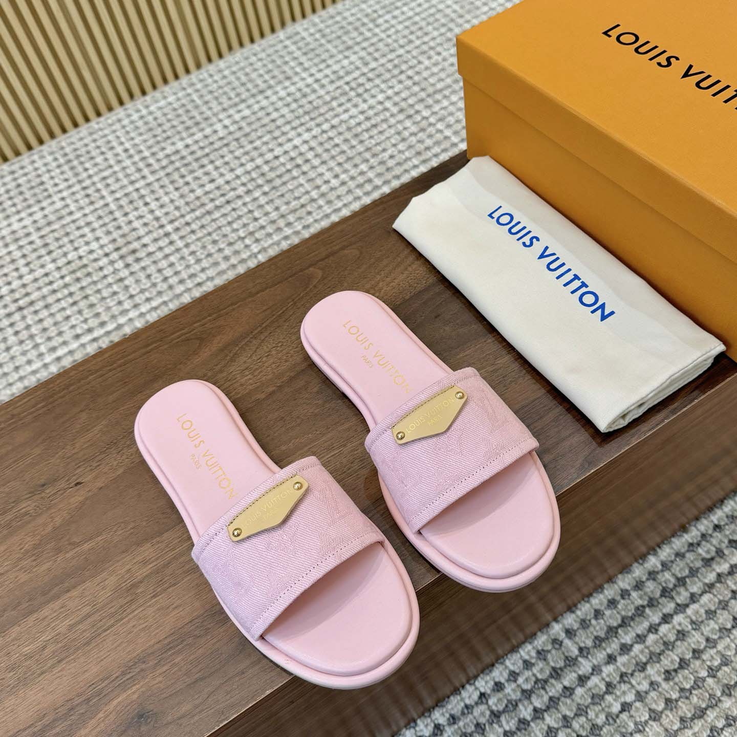 Louis Vuitton Lily Flat Mule   1AGX44 - DesignerGu